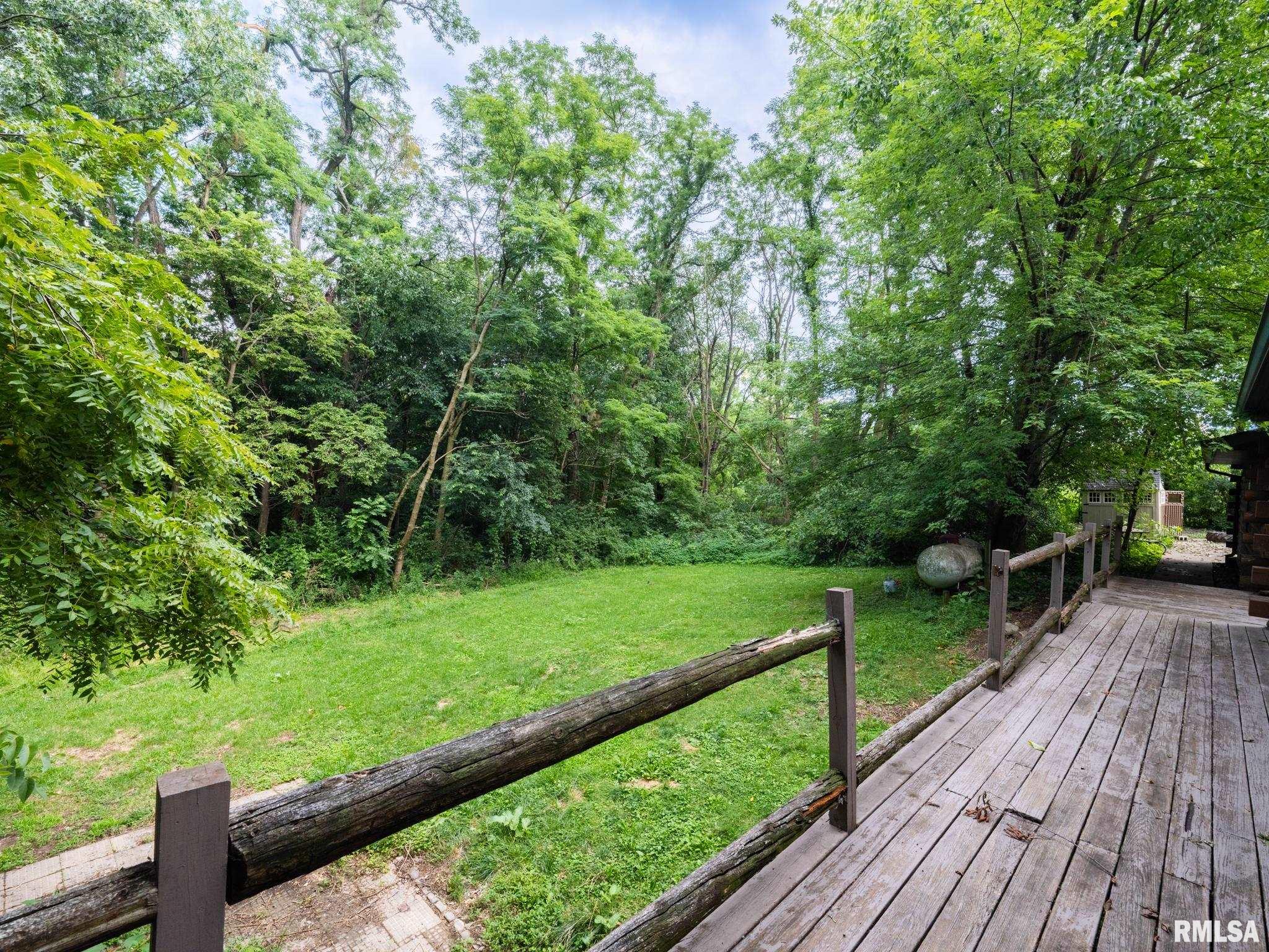 1226 N DEMPSTER Lane