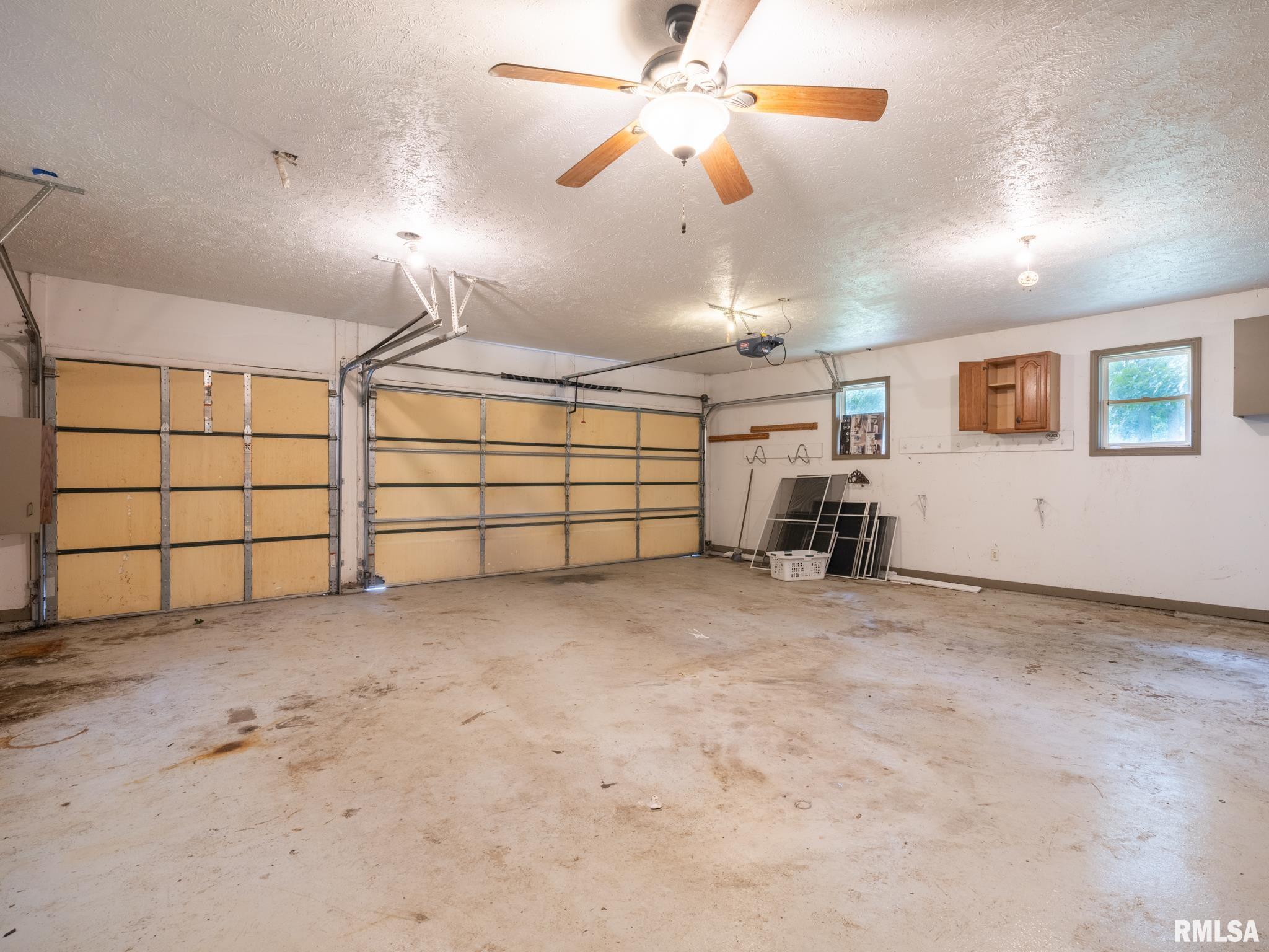 1226 N DEMPSTER Lane