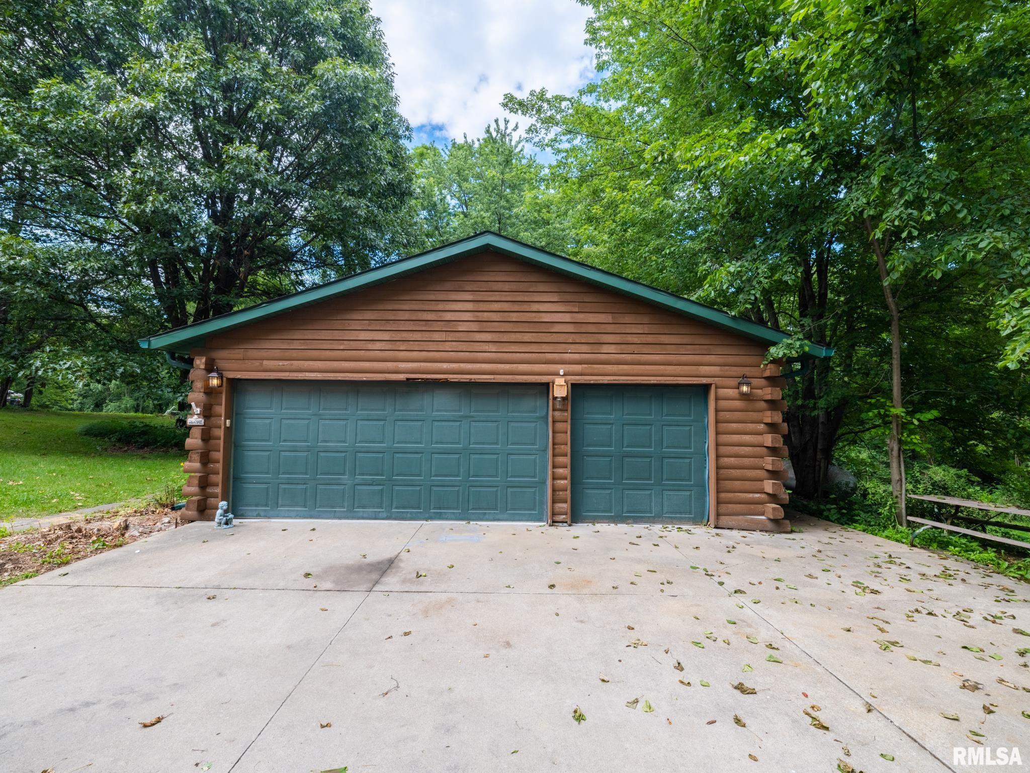 1226 N DEMPSTER Lane