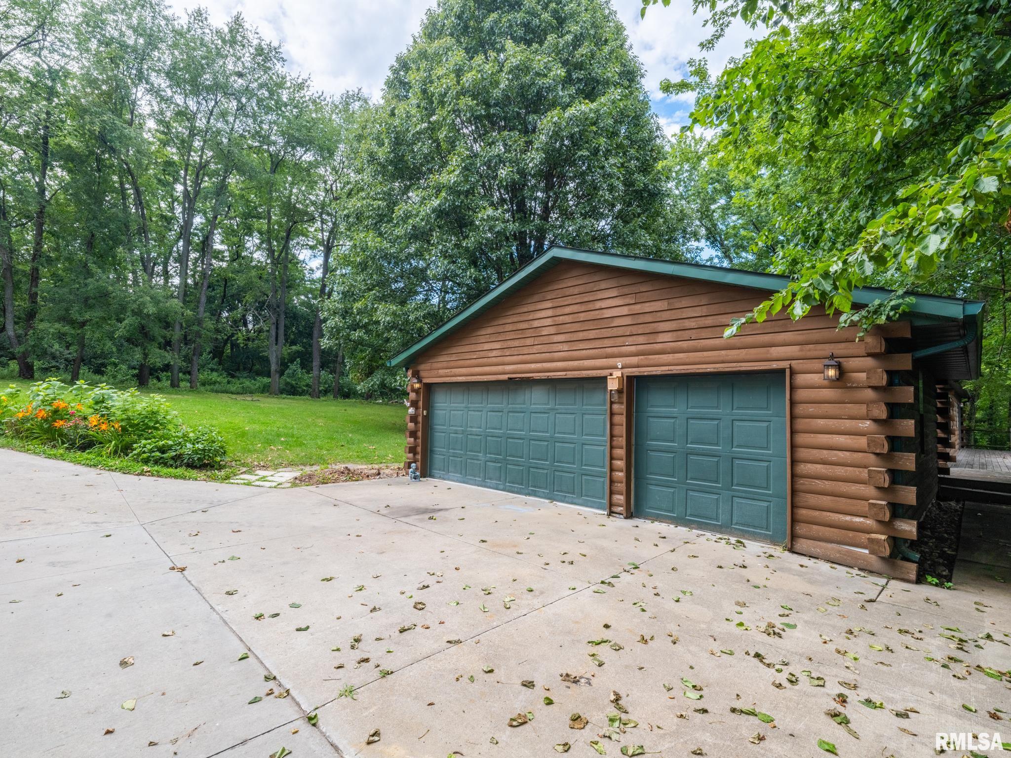 1226 N DEMPSTER Lane