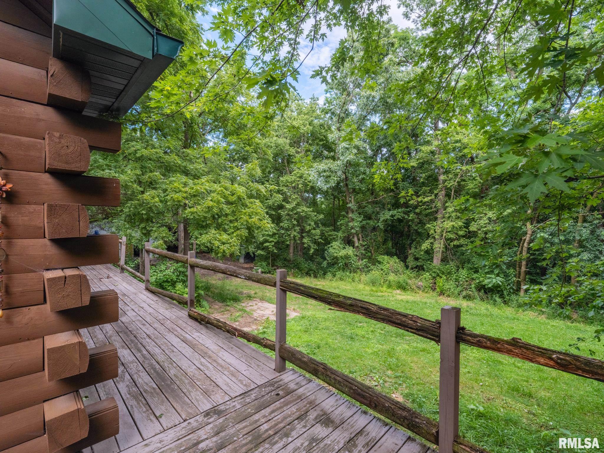 1226 N DEMPSTER Lane