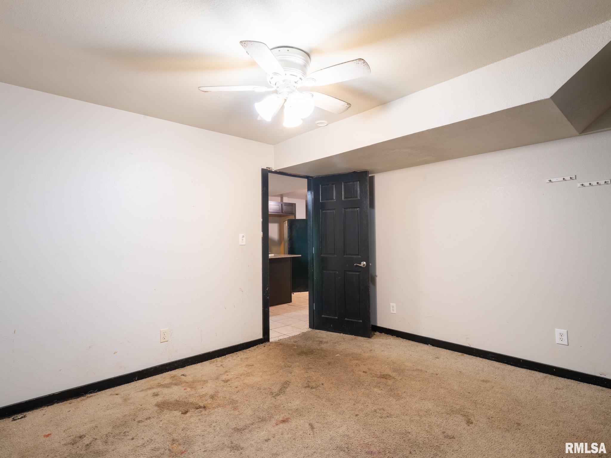 1226 N DEMPSTER Lane
