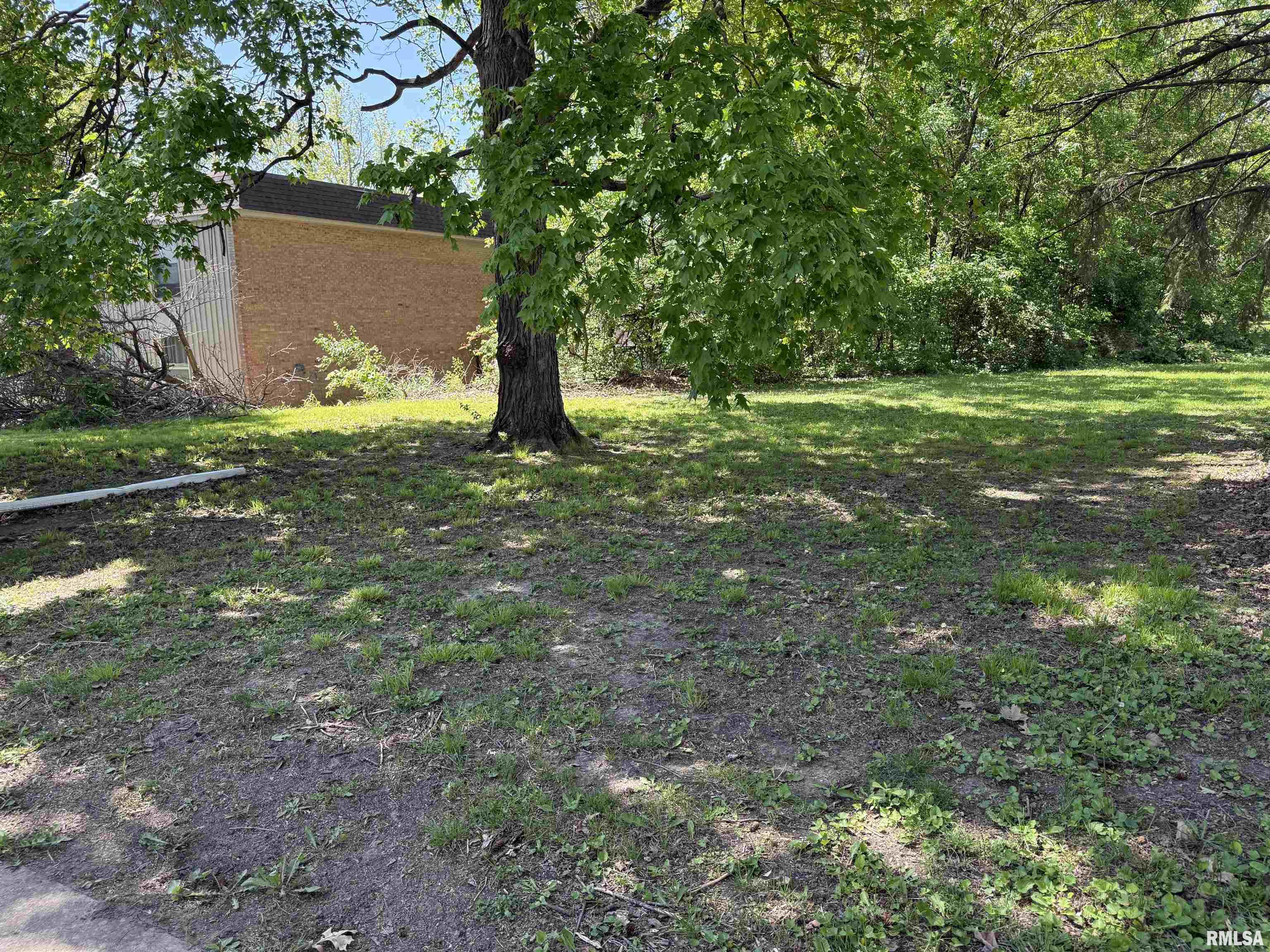 3401 N PEORIA Avenue