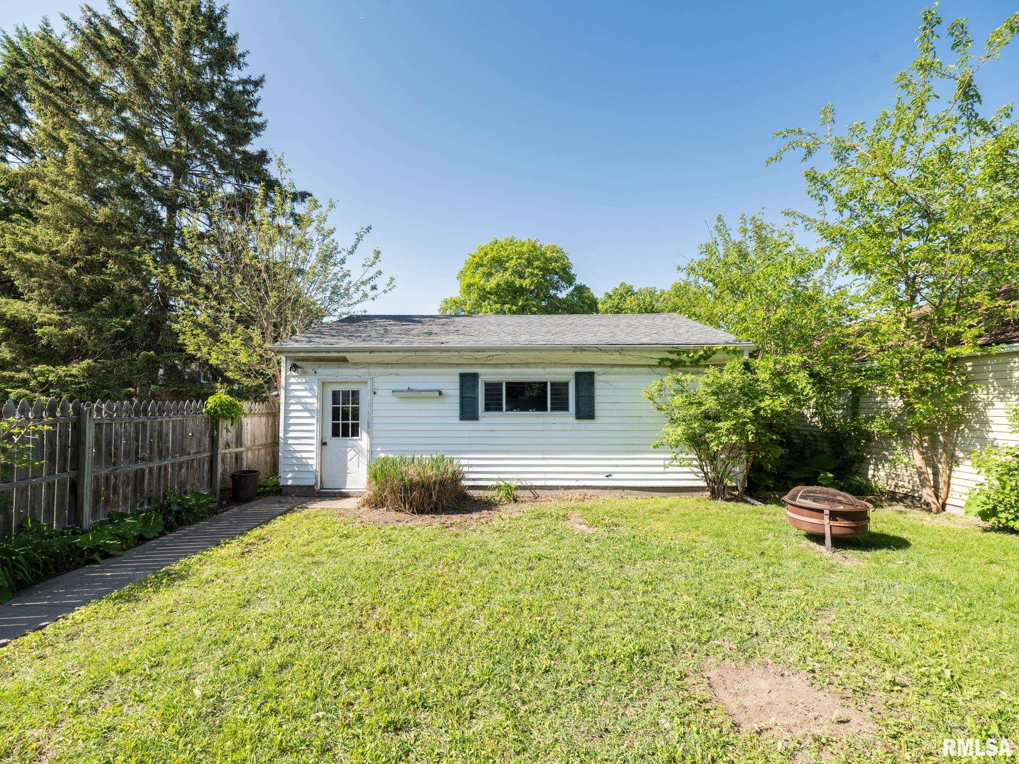 2327 W CALLENDER Avenue