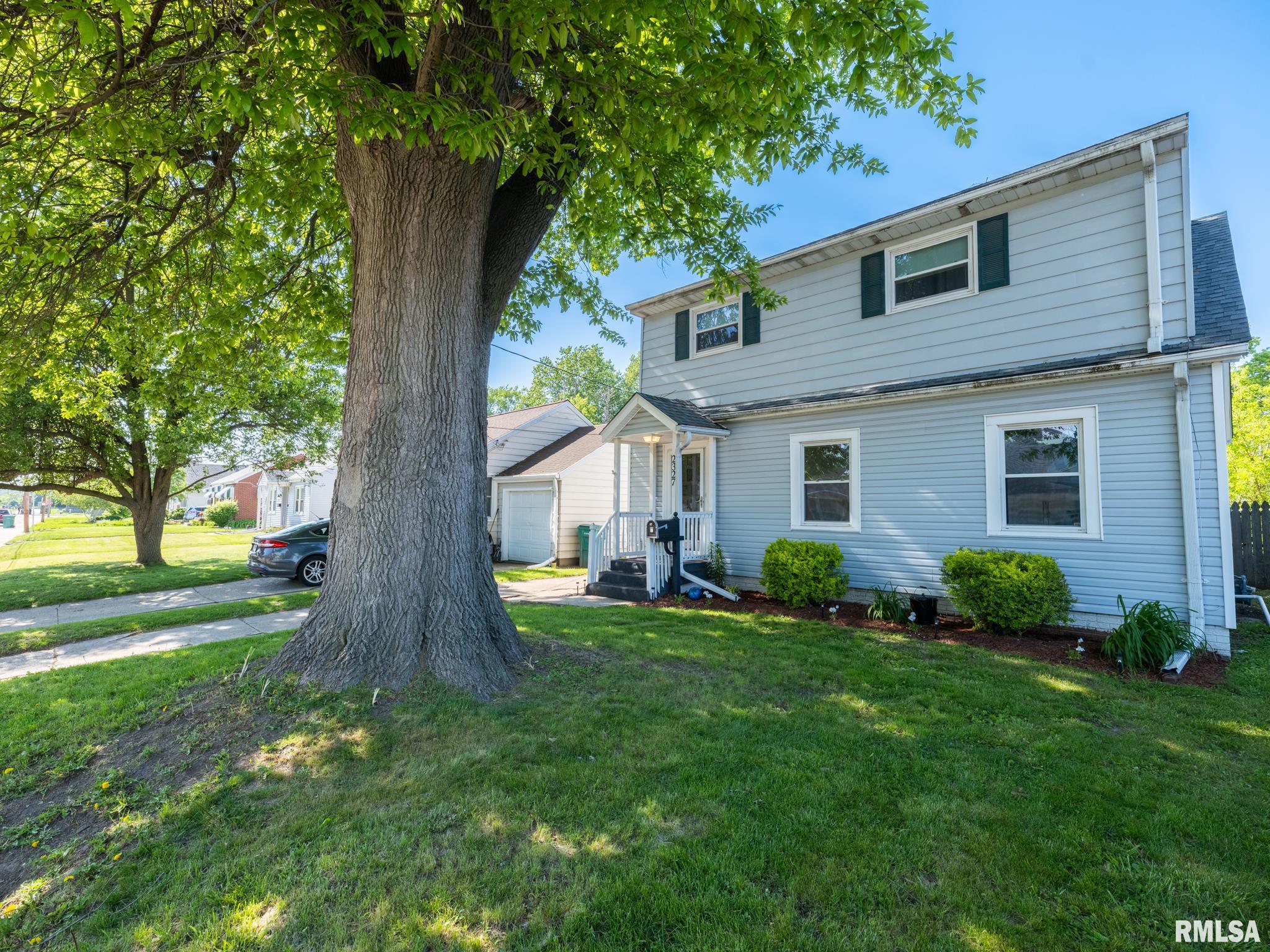2327 W CALLENDER Avenue