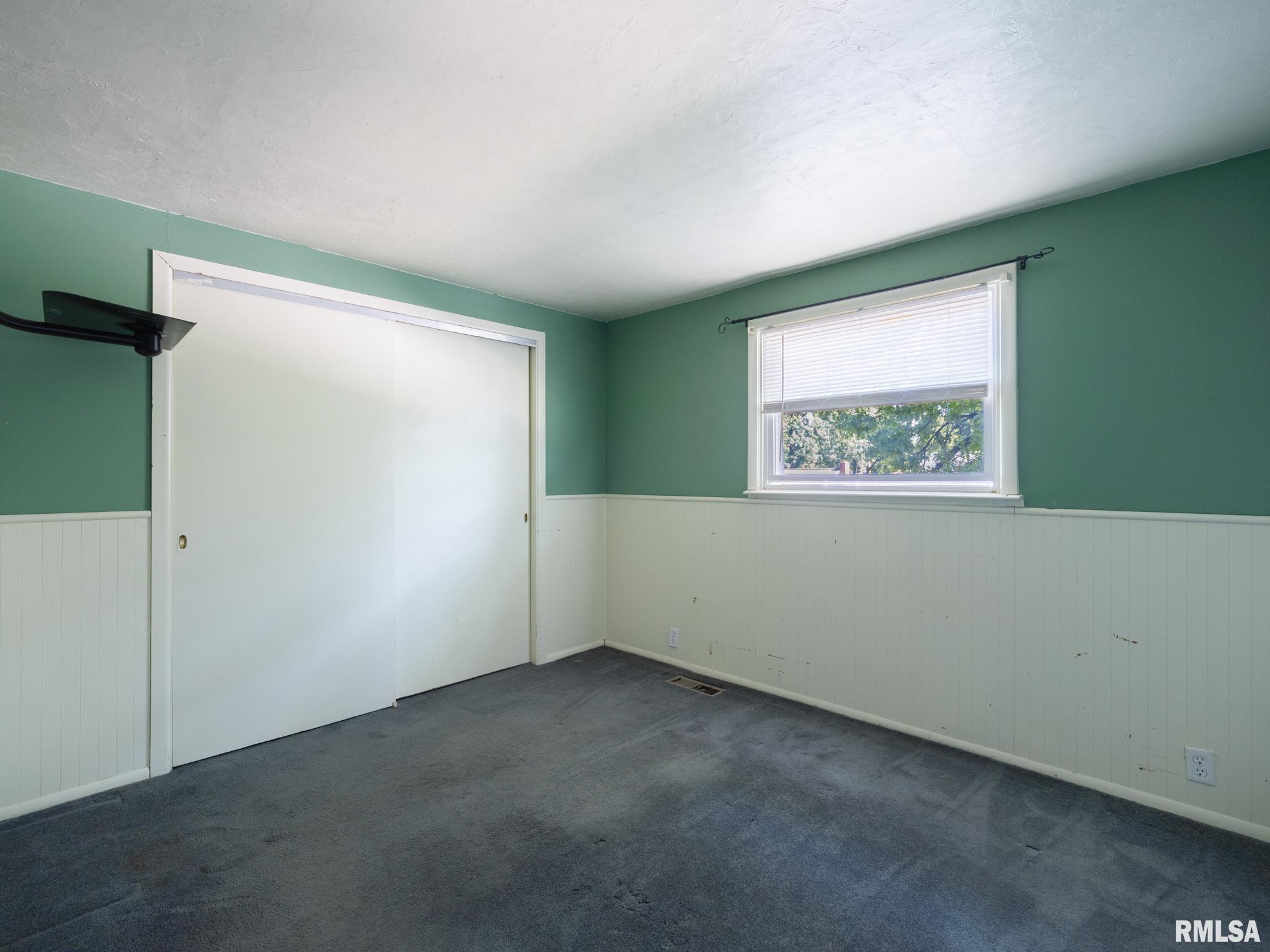 2327 W CALLENDER Avenue
