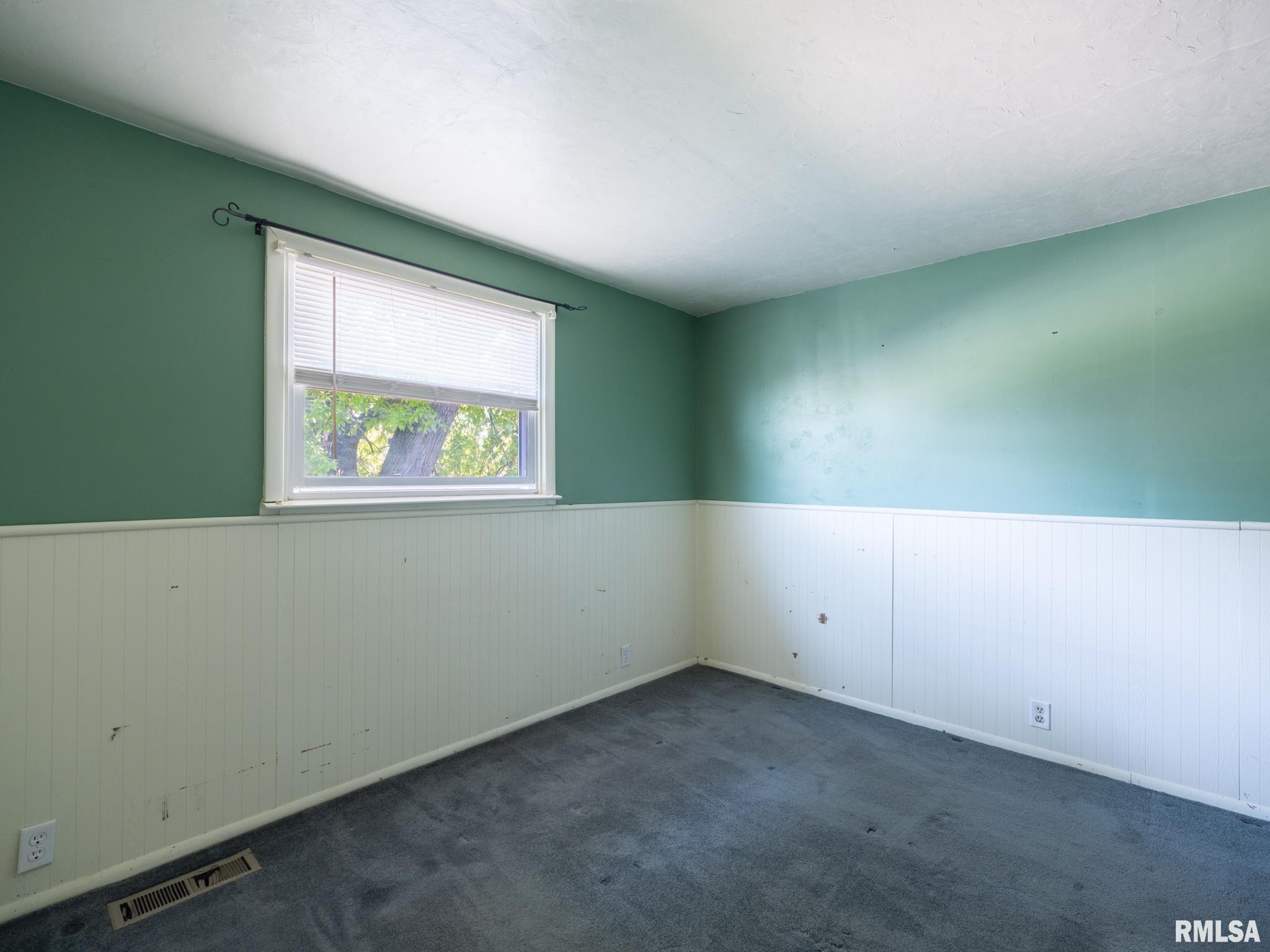 2327 W CALLENDER Avenue