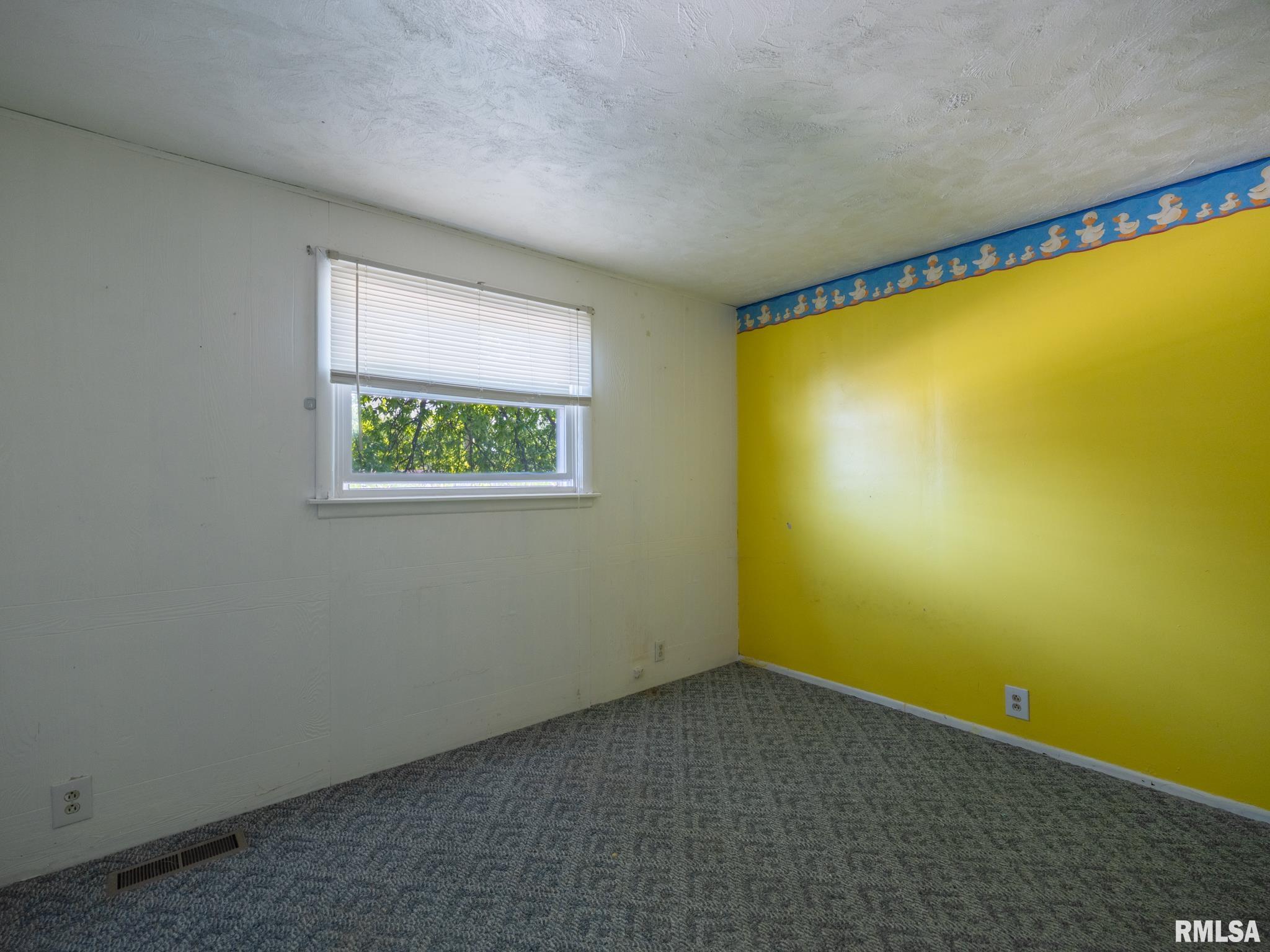 2327 W CALLENDER Avenue