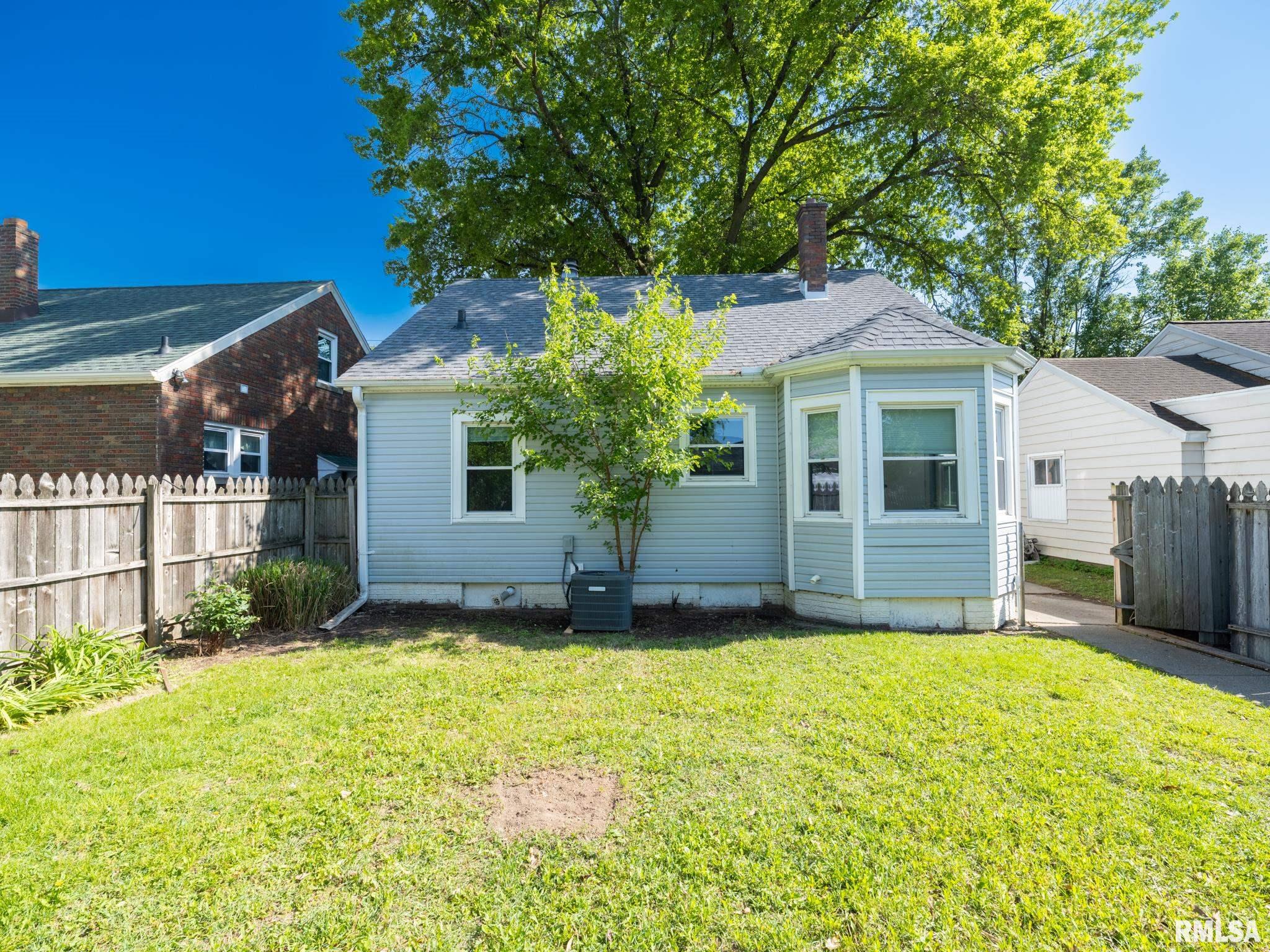 2327 W CALLENDER Avenue