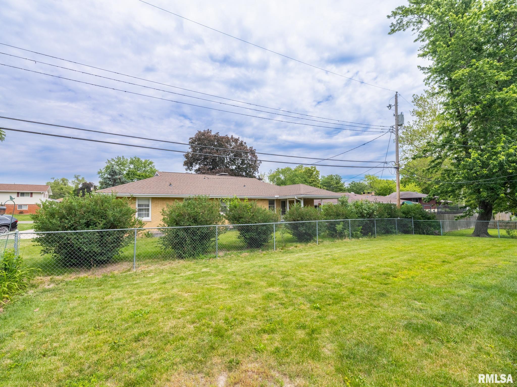 1703 W BAYWOOD Avenue