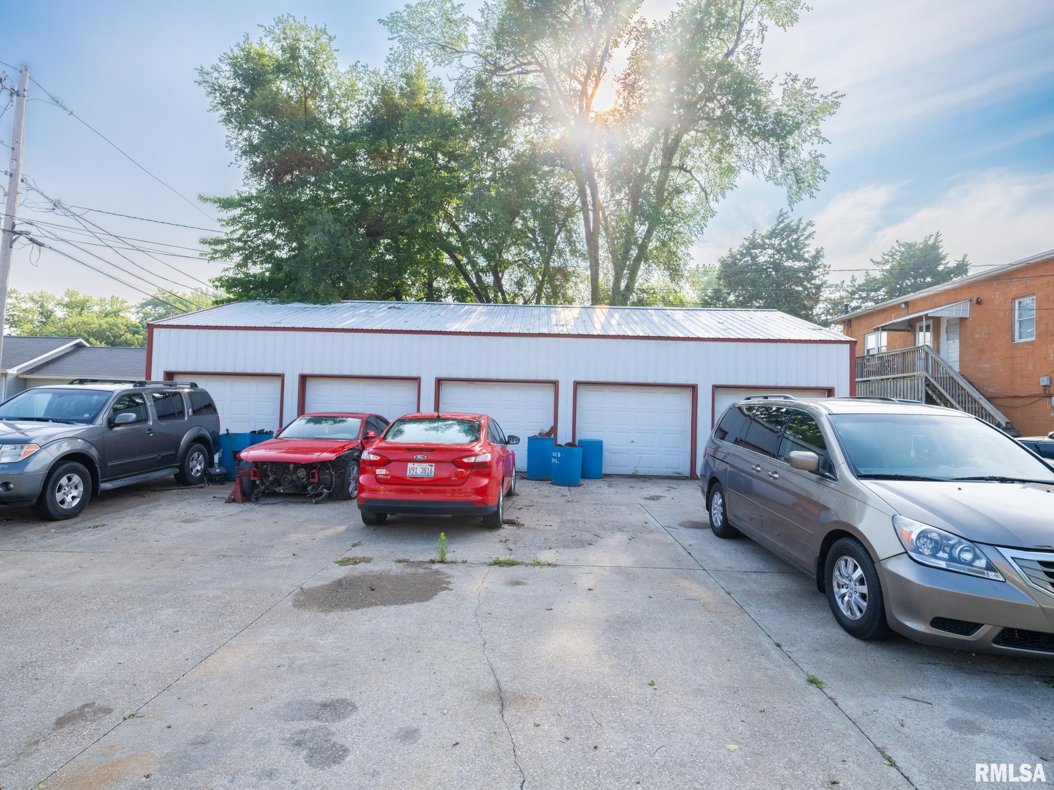 115 S CREVE COEUR Street