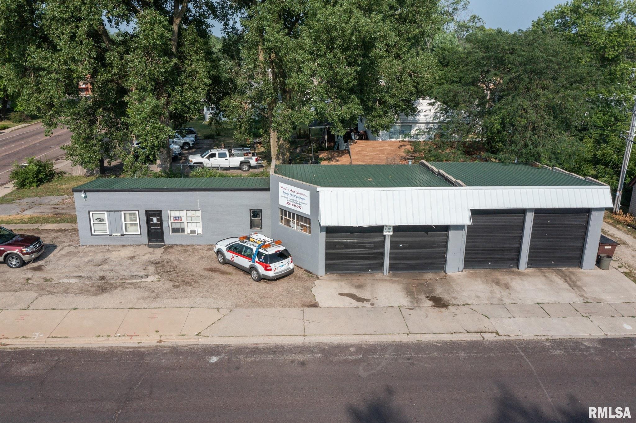 115 S CREVE COEUR Street