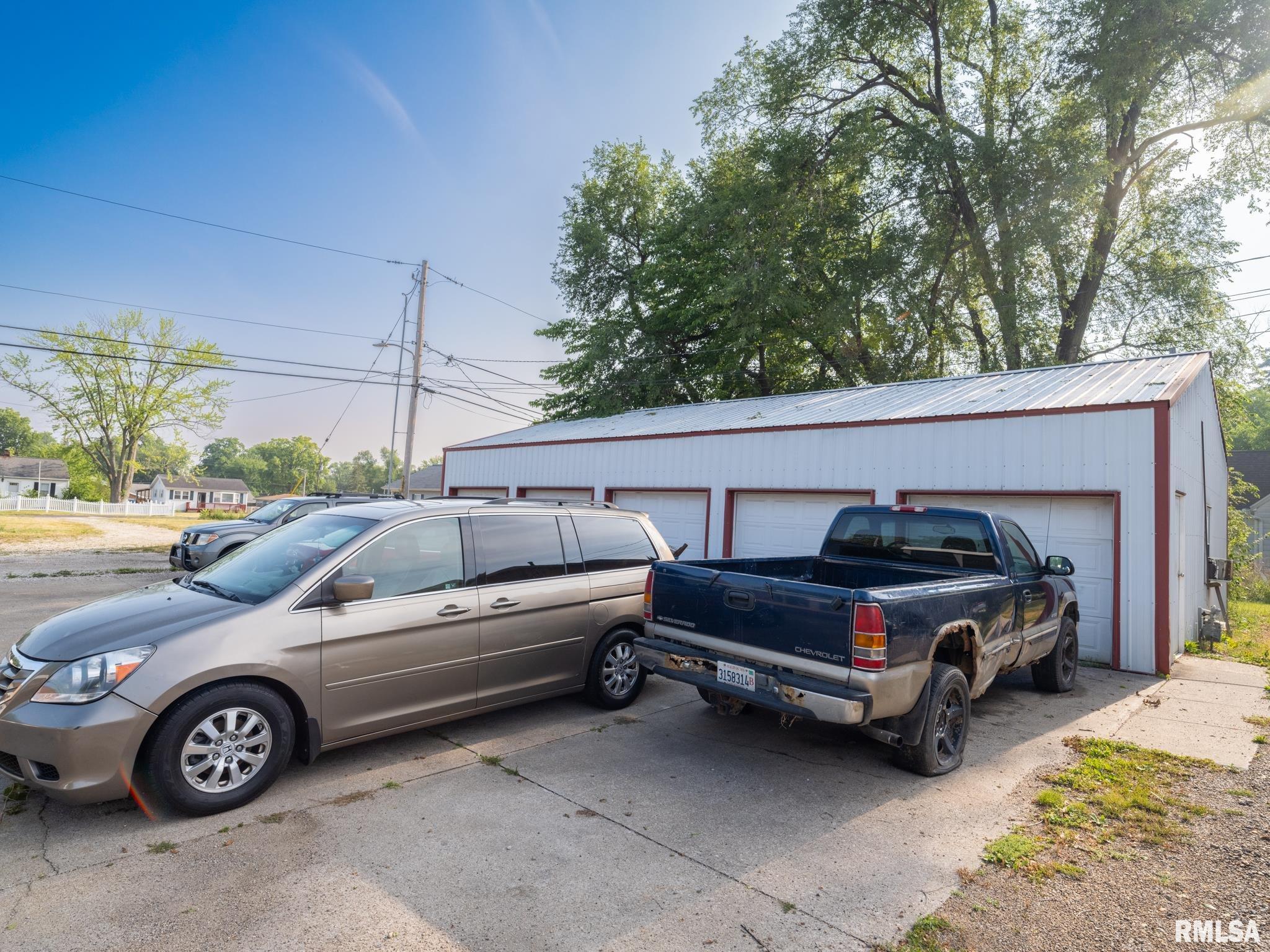 115 S CREVE COEUR Street