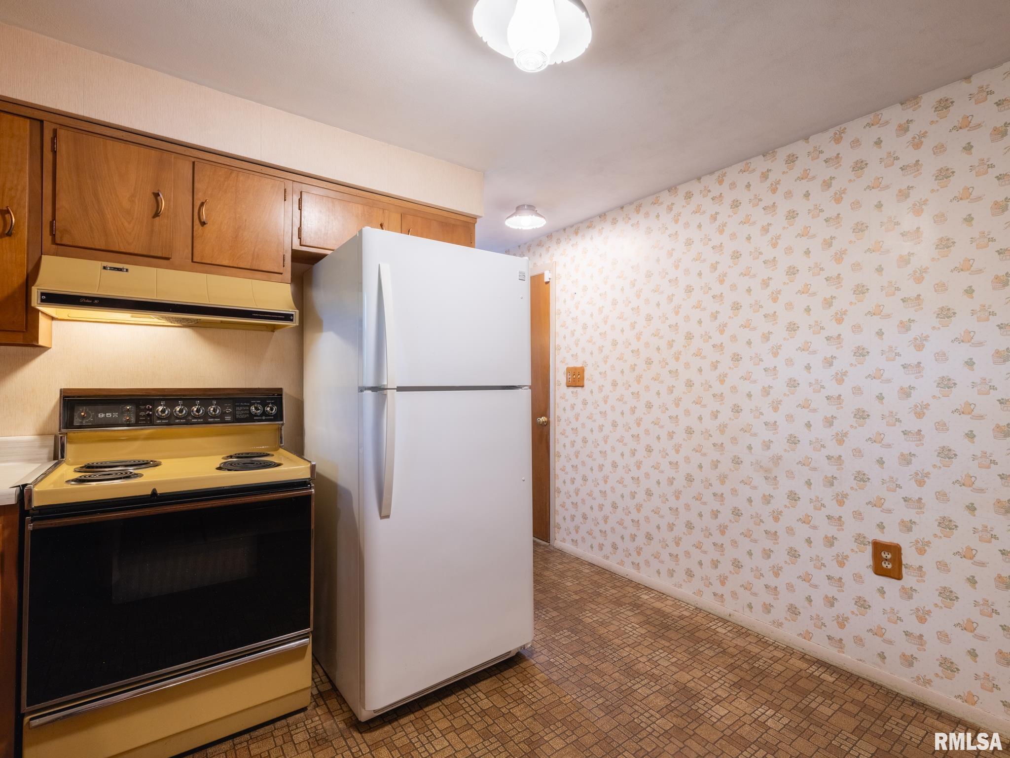 3026 W GREENBRIER Lane