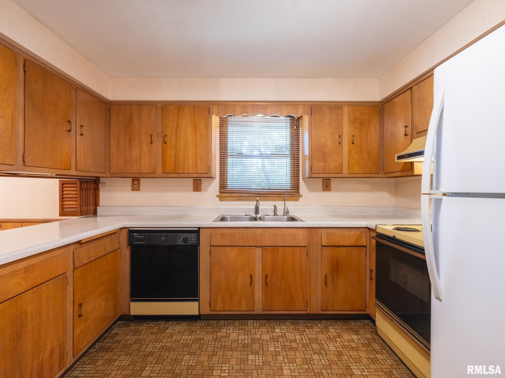 3026 W GREENBRIER Lane