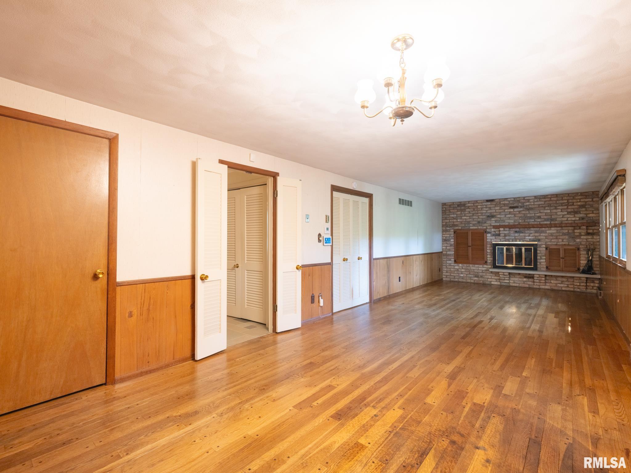 3026 W GREENBRIER Lane