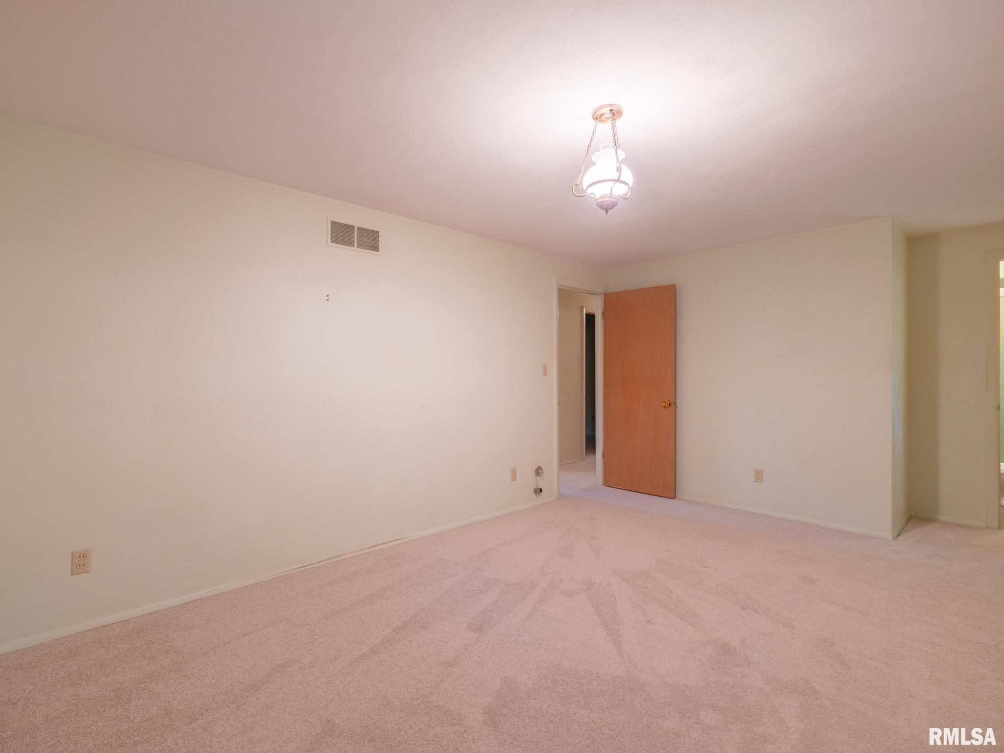 3026 W GREENBRIER Lane