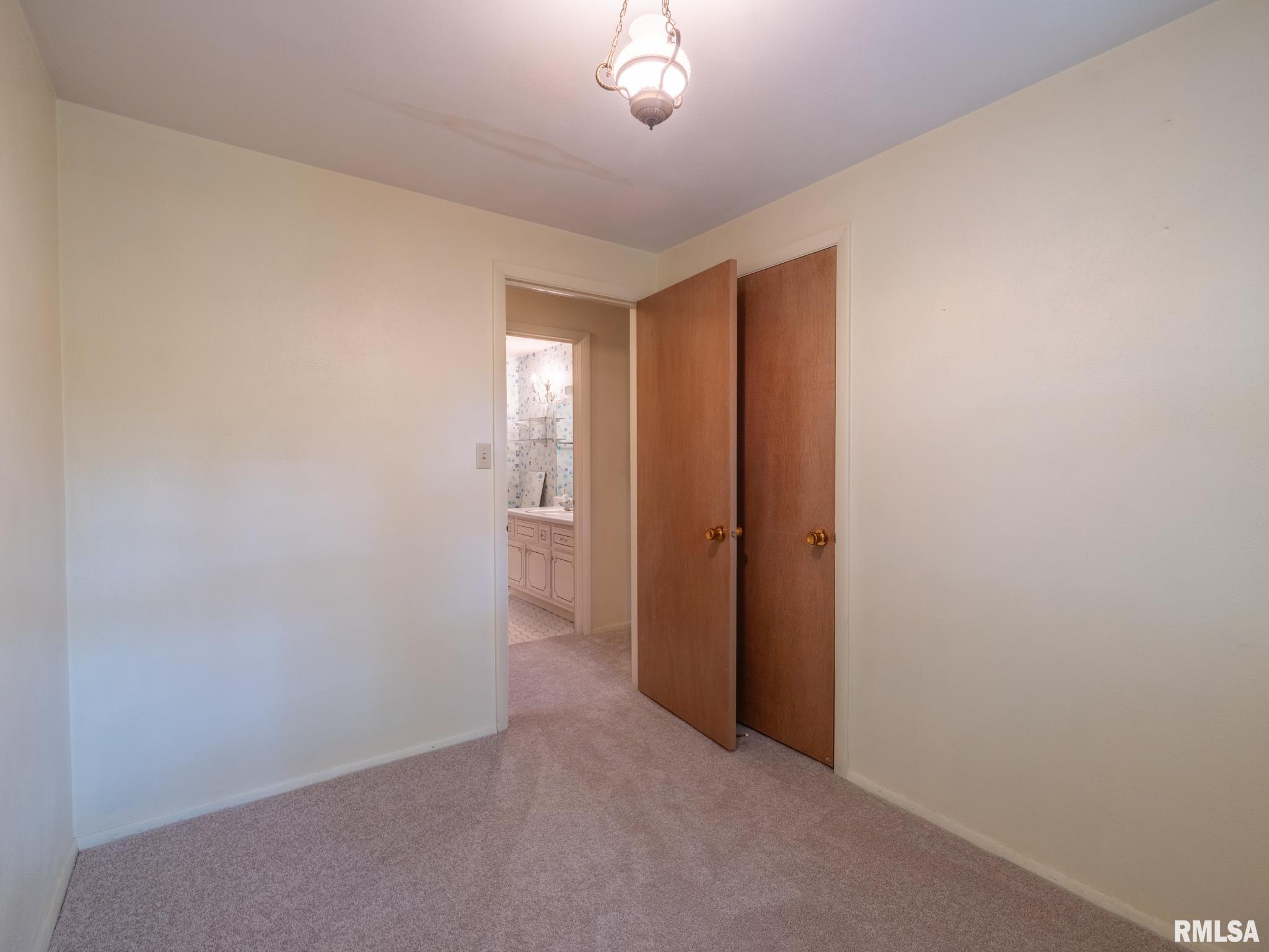 3026 W GREENBRIER Lane