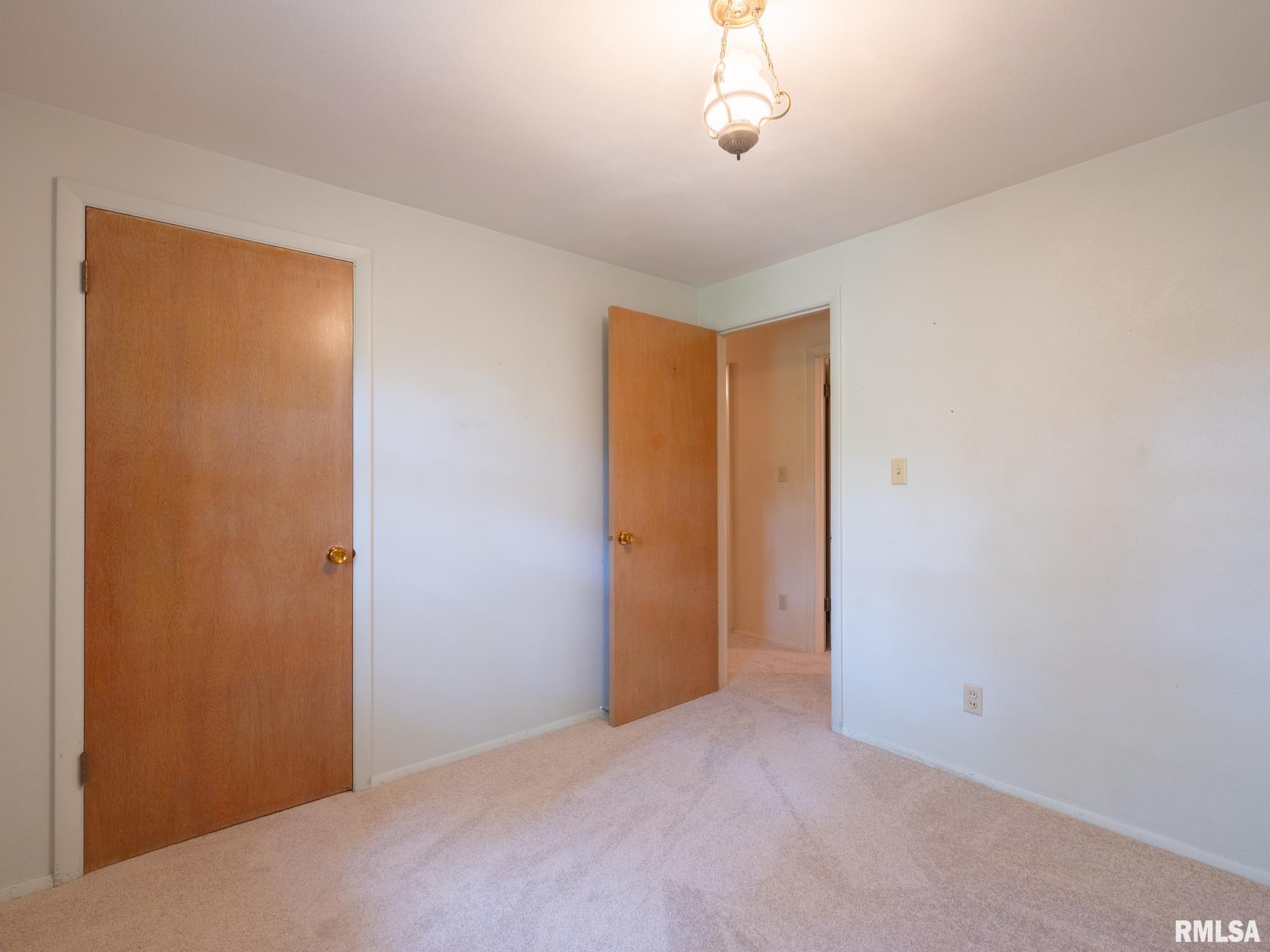 3026 W GREENBRIER Lane