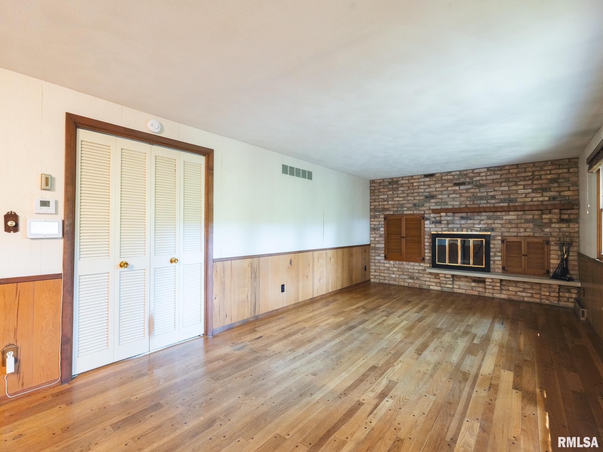 3026 W GREENBRIER Lane