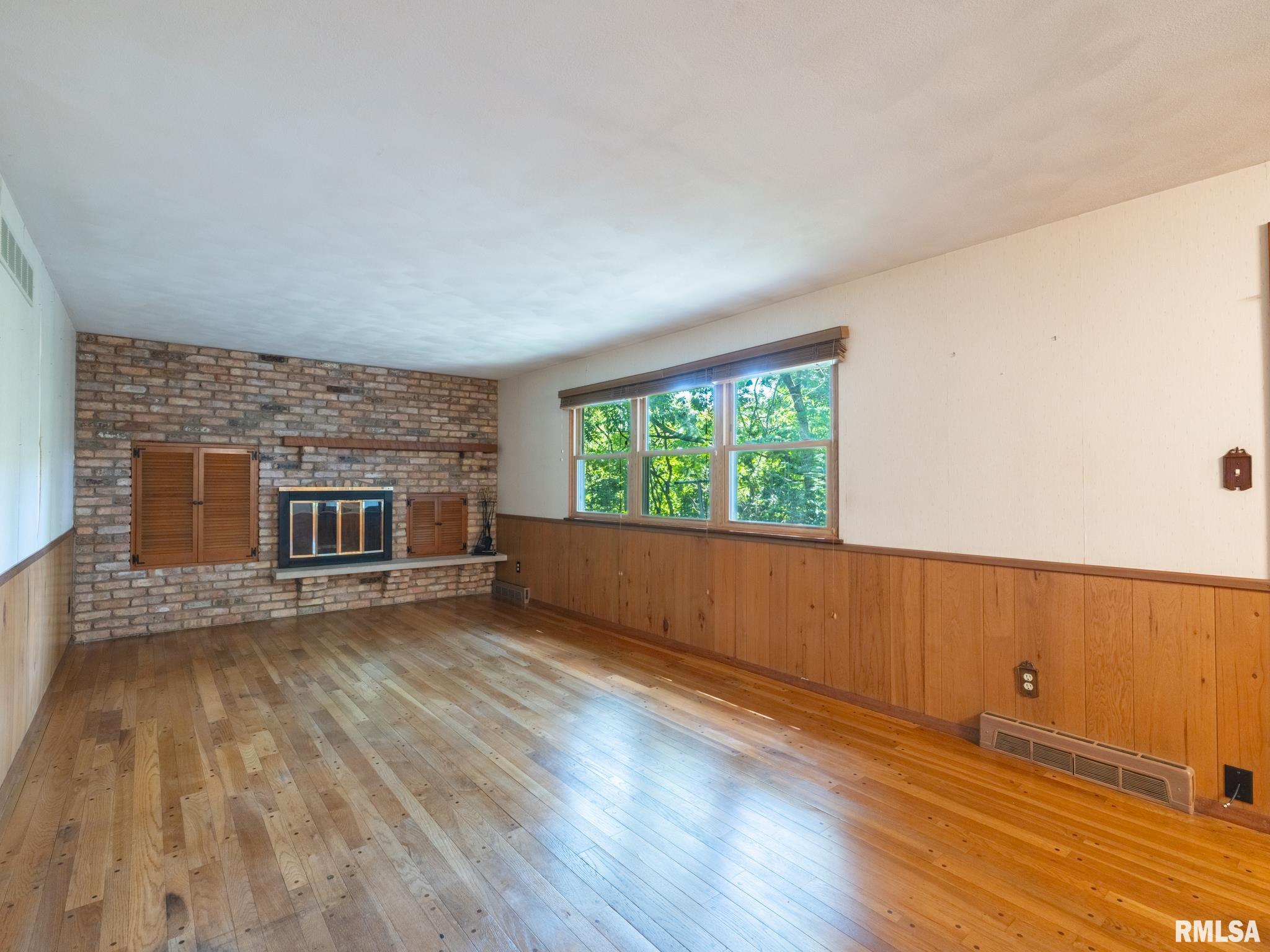 3026 W GREENBRIER Lane