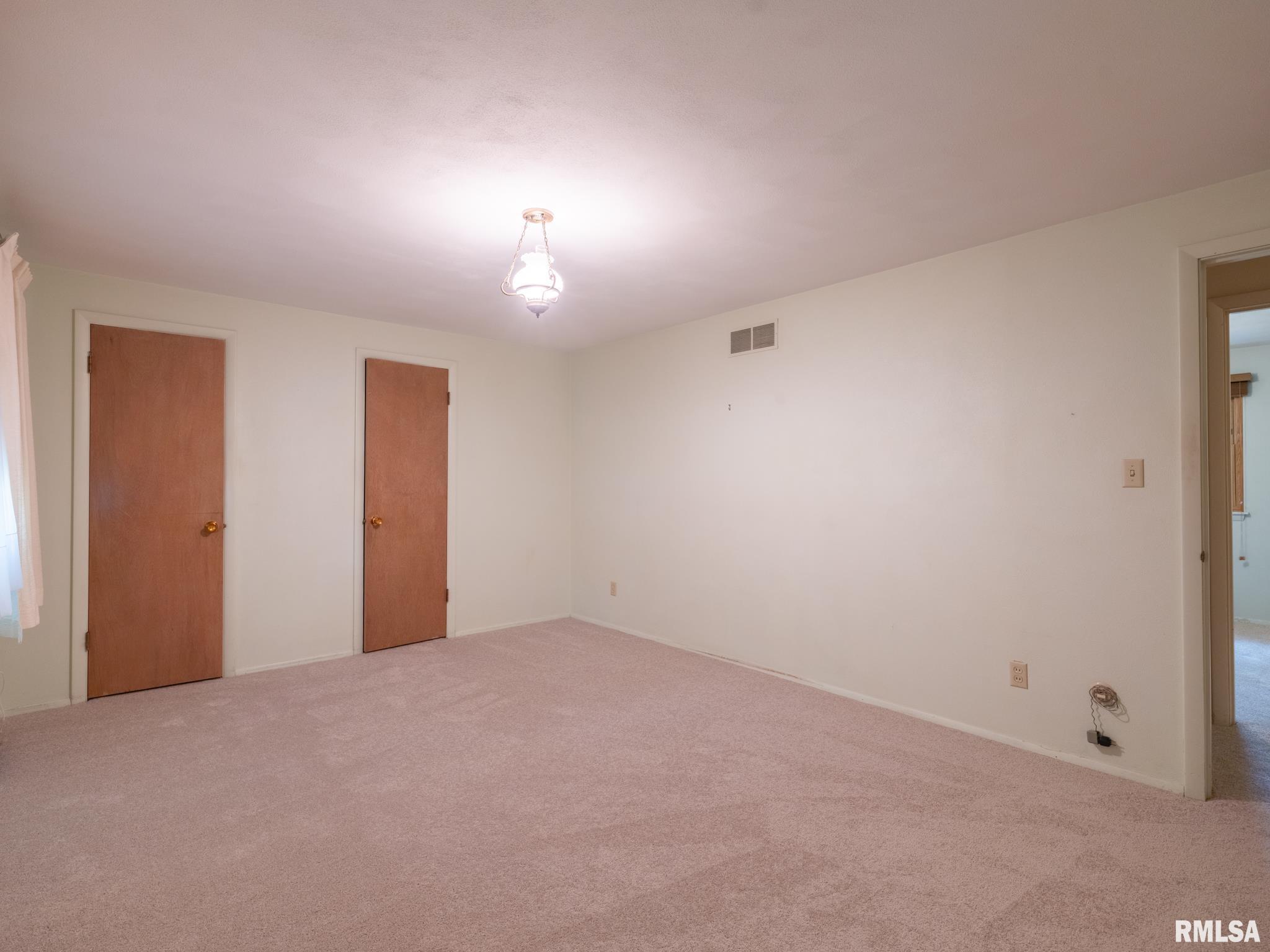 3026 W GREENBRIER Lane