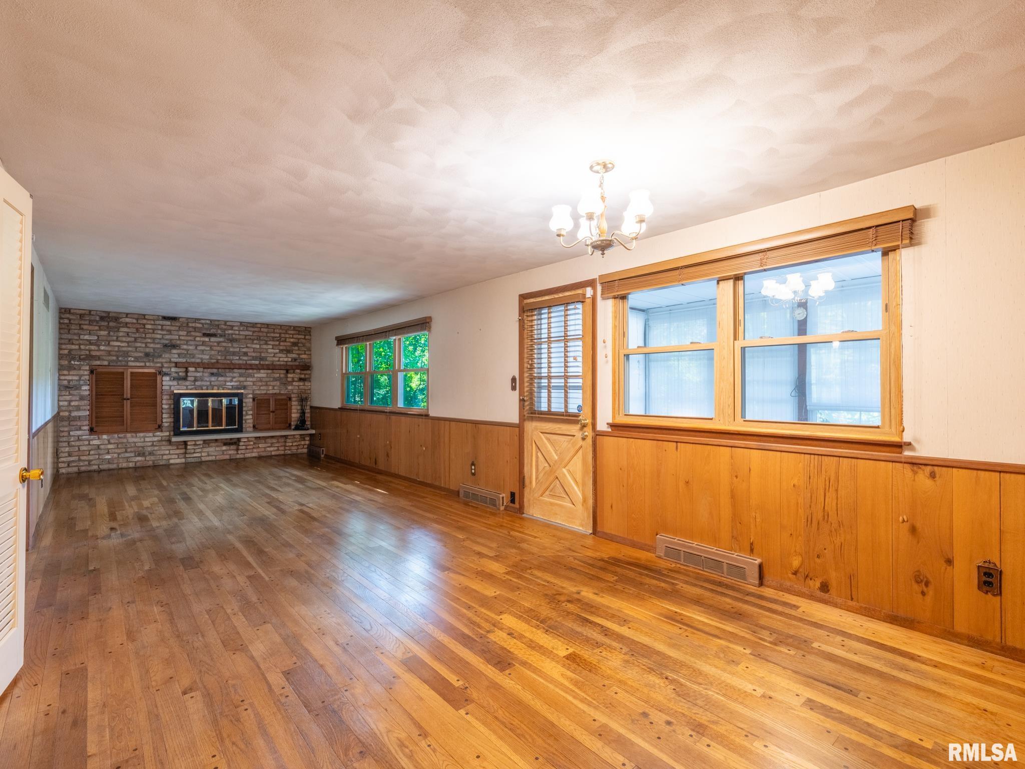3026 W GREENBRIER Lane