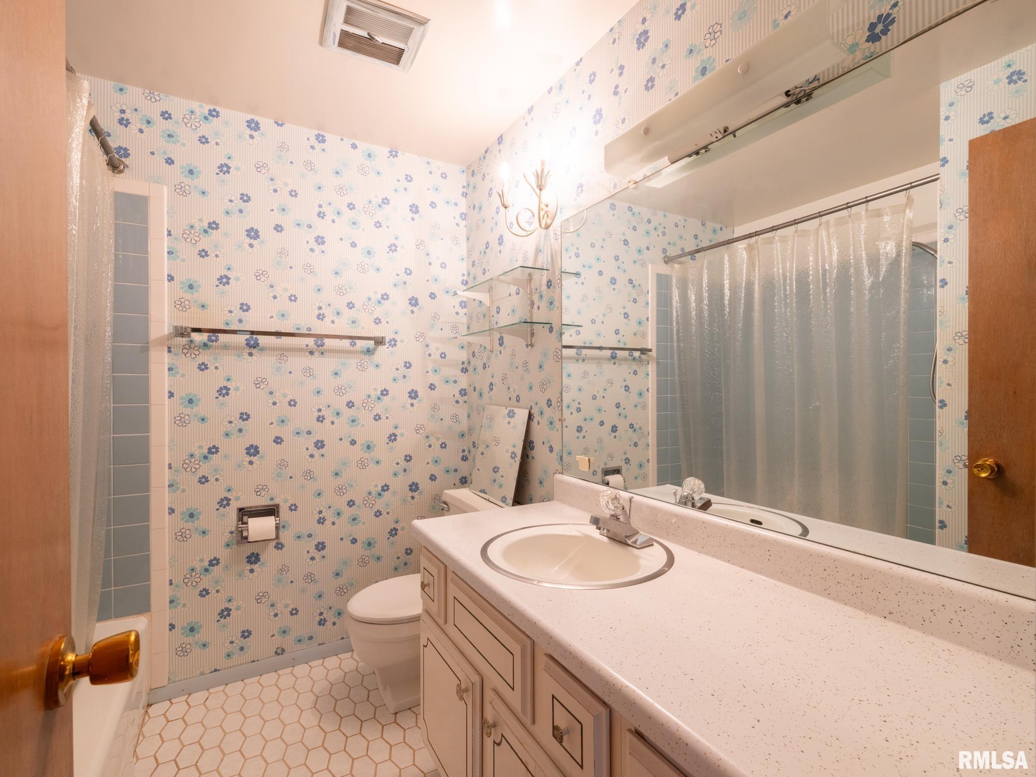3026 W GREENBRIER Lane