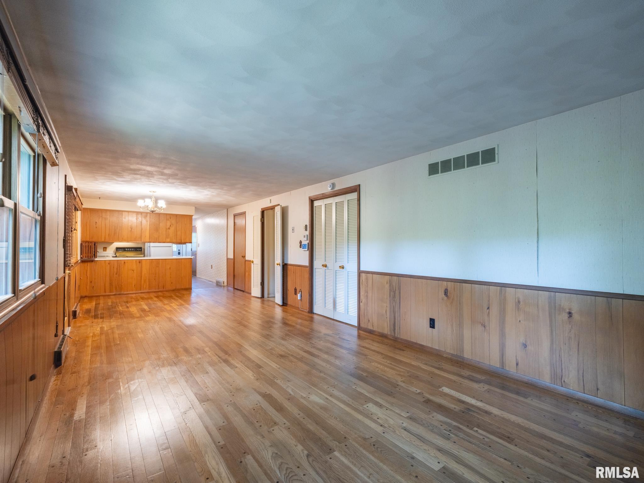 3026 W GREENBRIER Lane