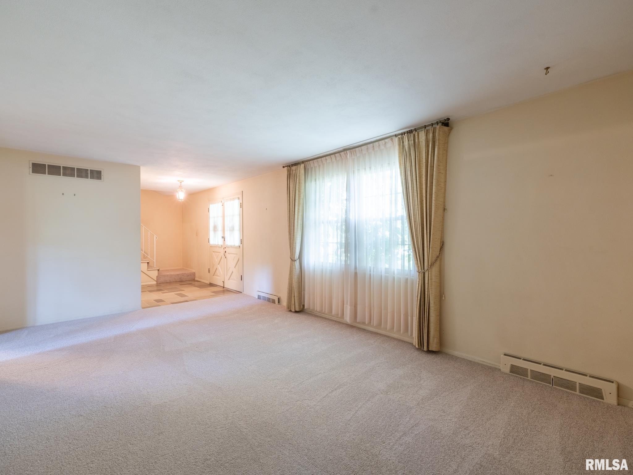 3026 W GREENBRIER Lane
