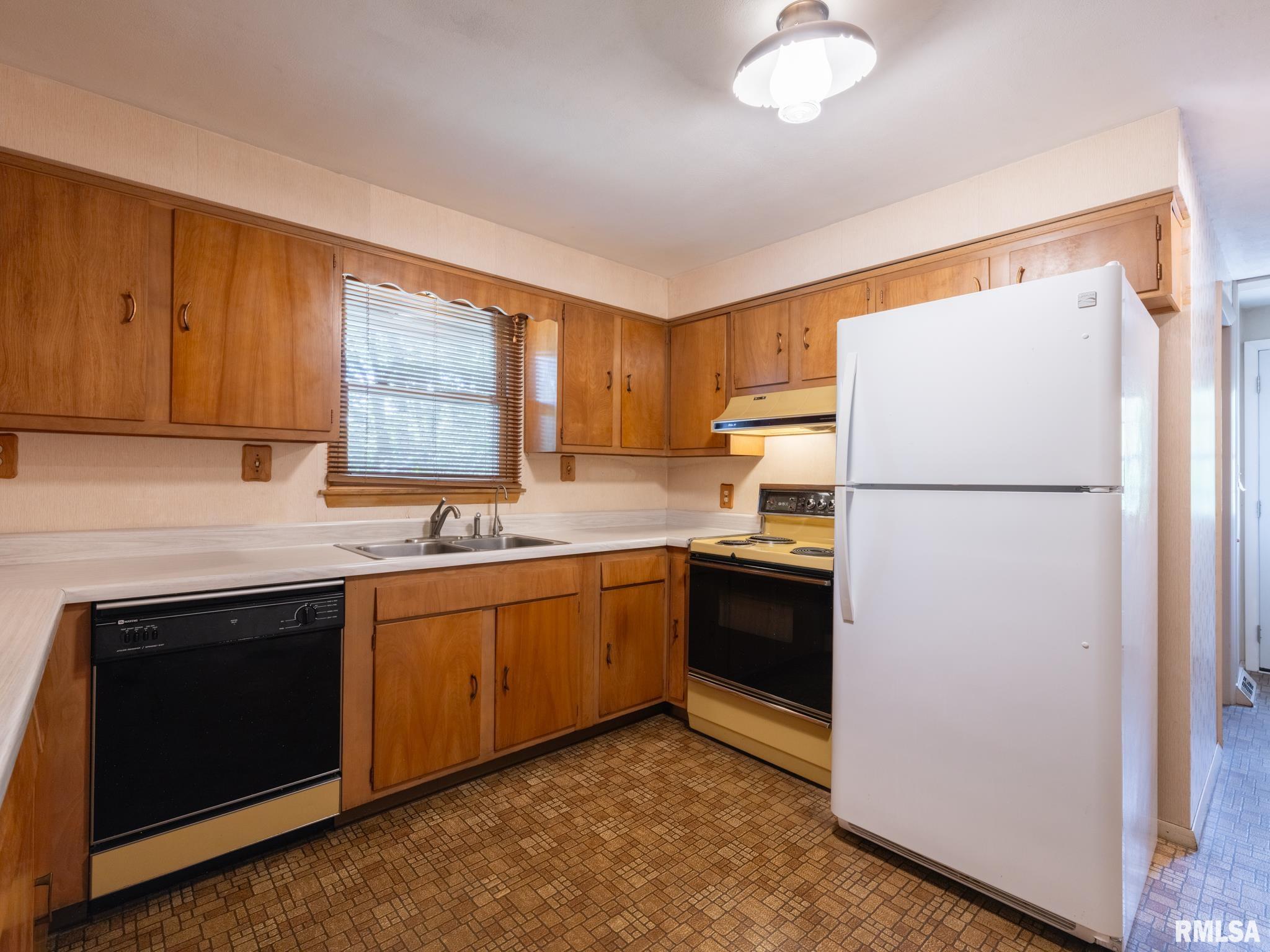3026 W GREENBRIER Lane