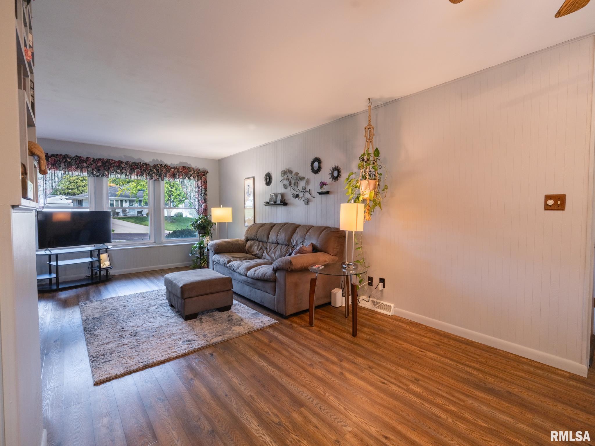 5615 N MAR VISTA Drive