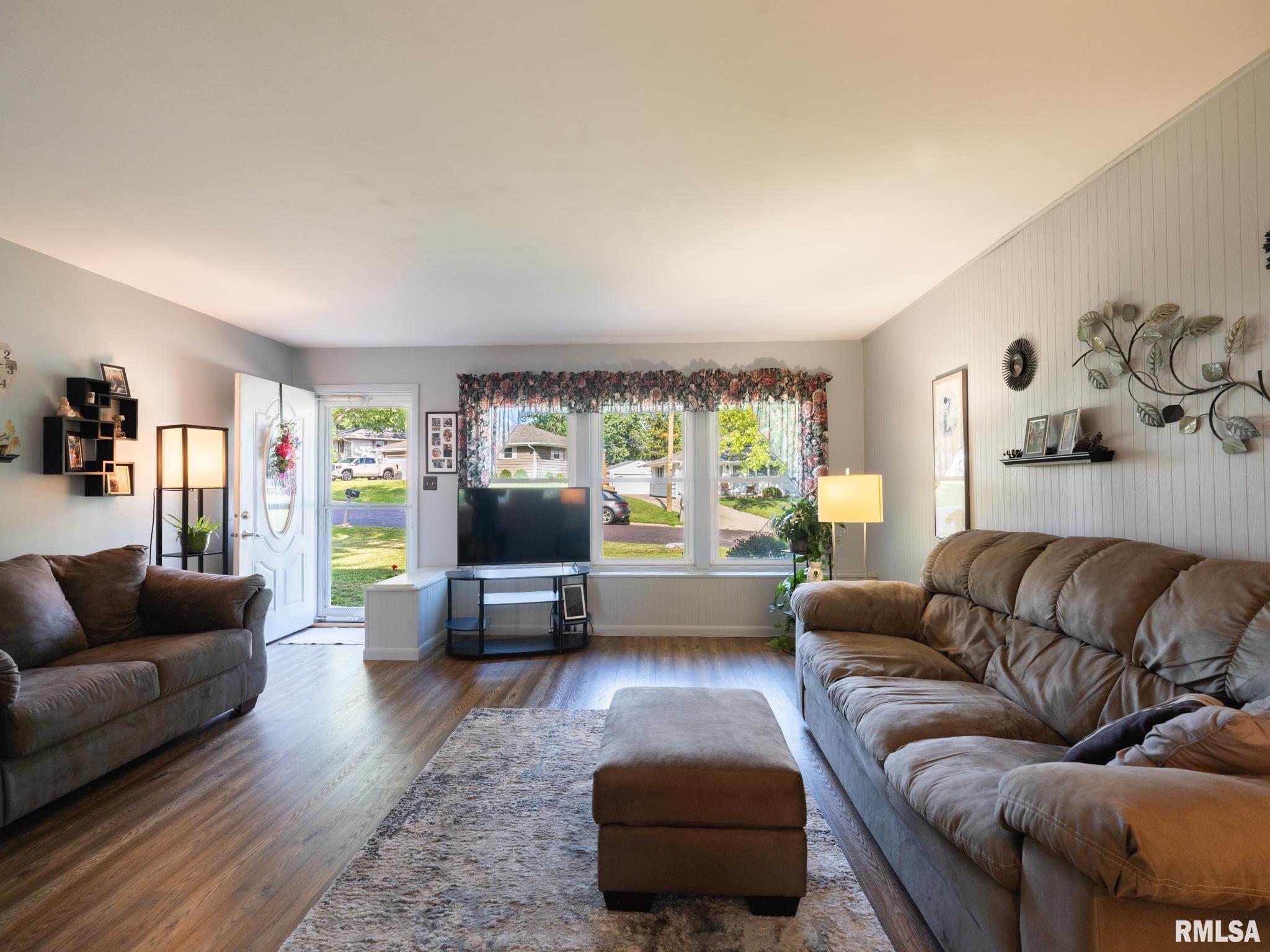 5615 N MAR VISTA Drive