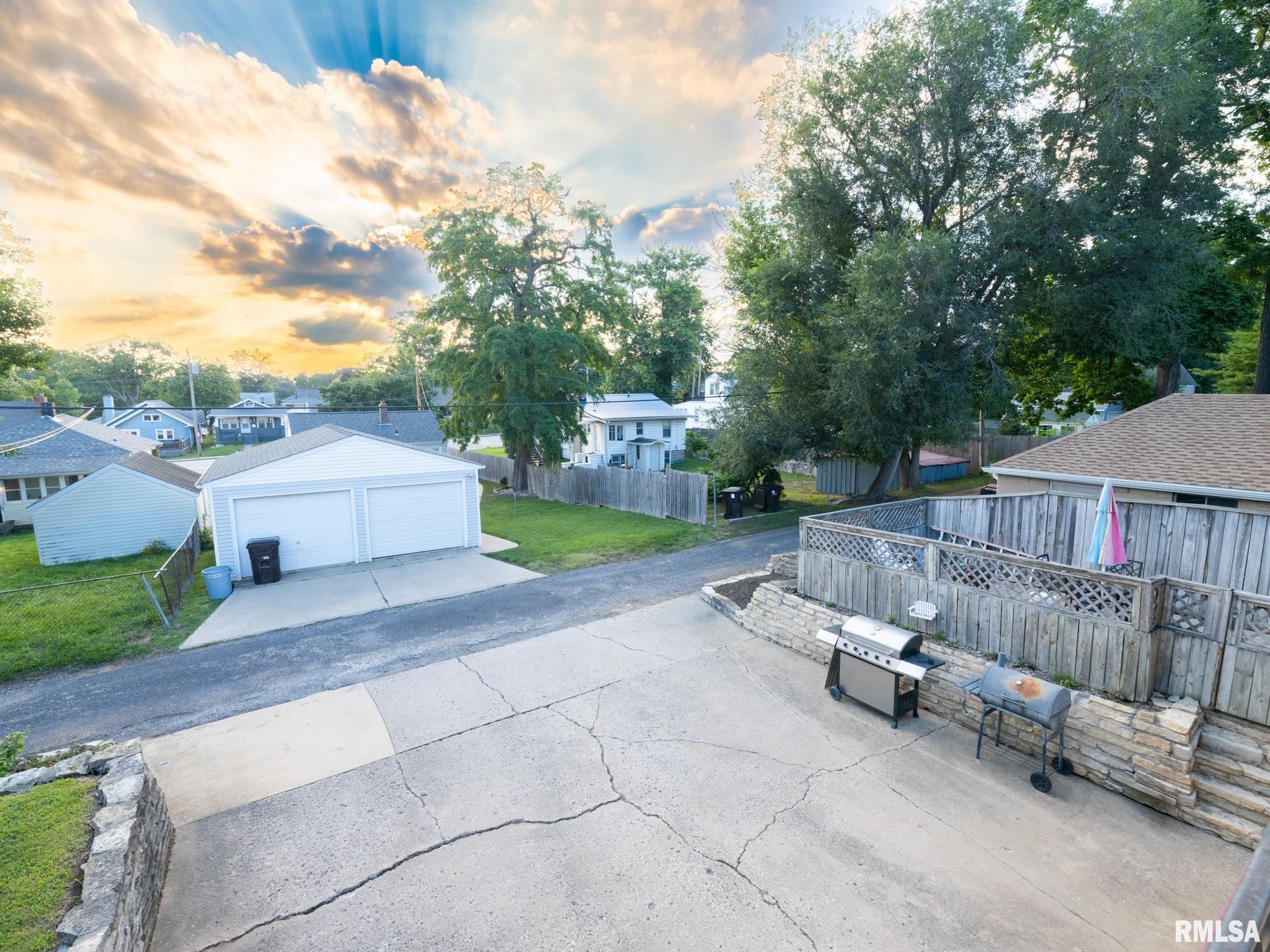 3903 N ASHTON Avenue