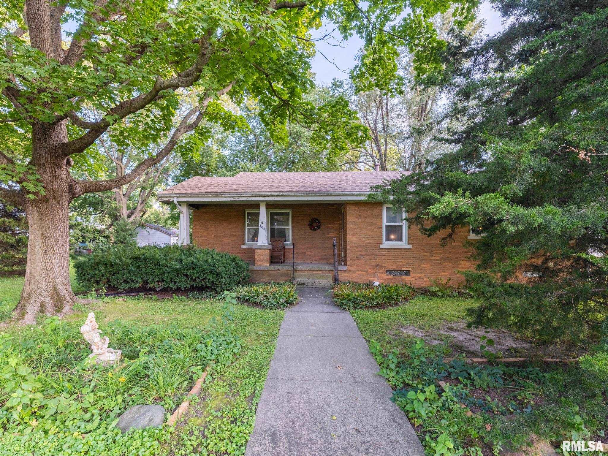 304 DAVIS Court
