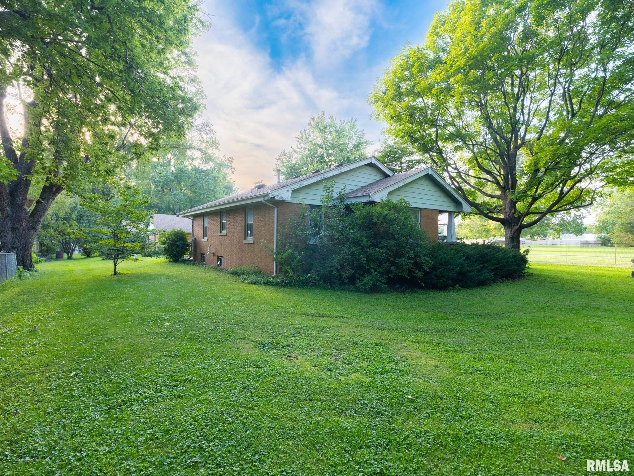 304 DAVIS Court