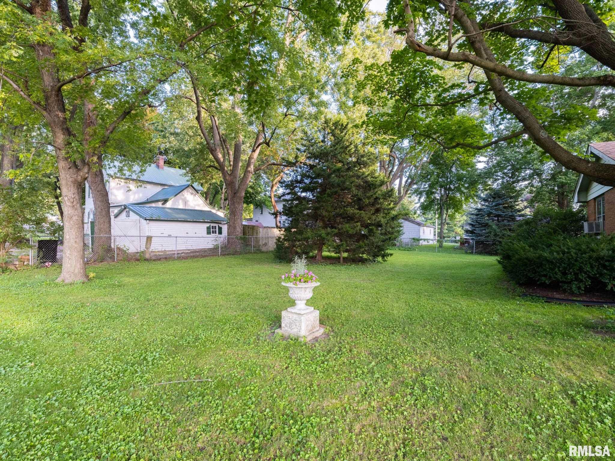 304 DAVIS Court