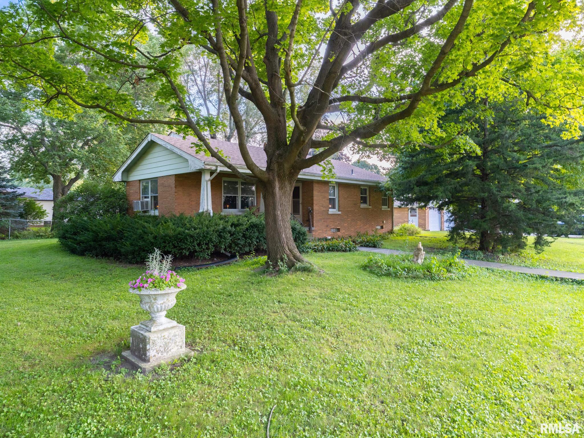304 DAVIS Court