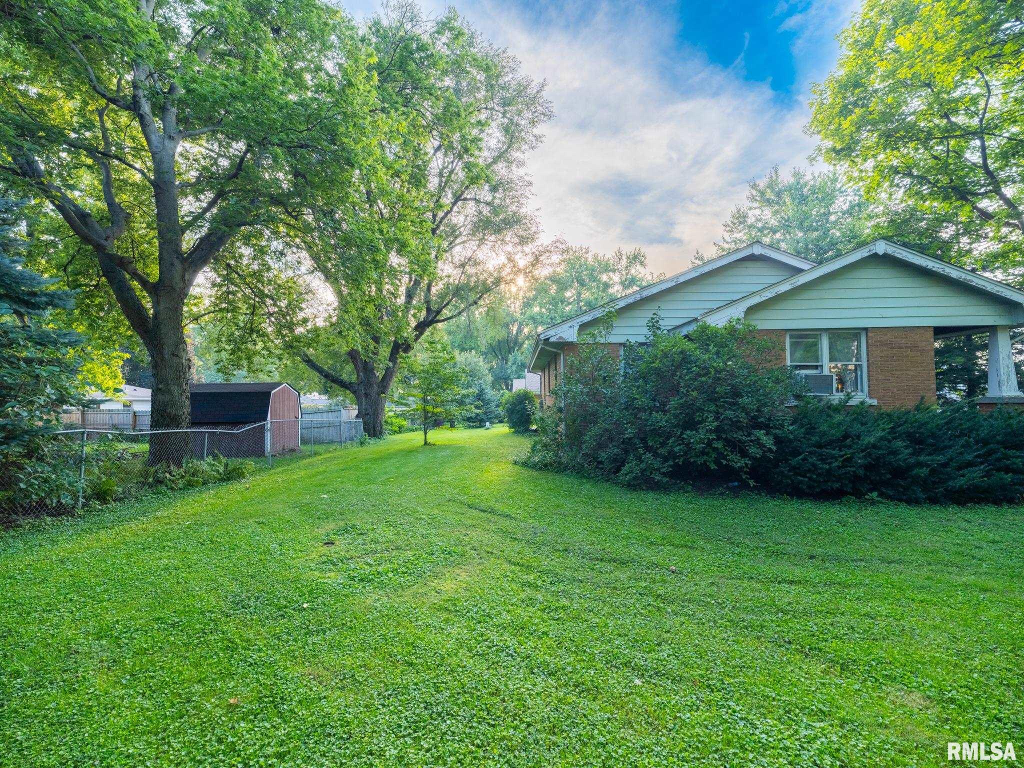 304 DAVIS Court