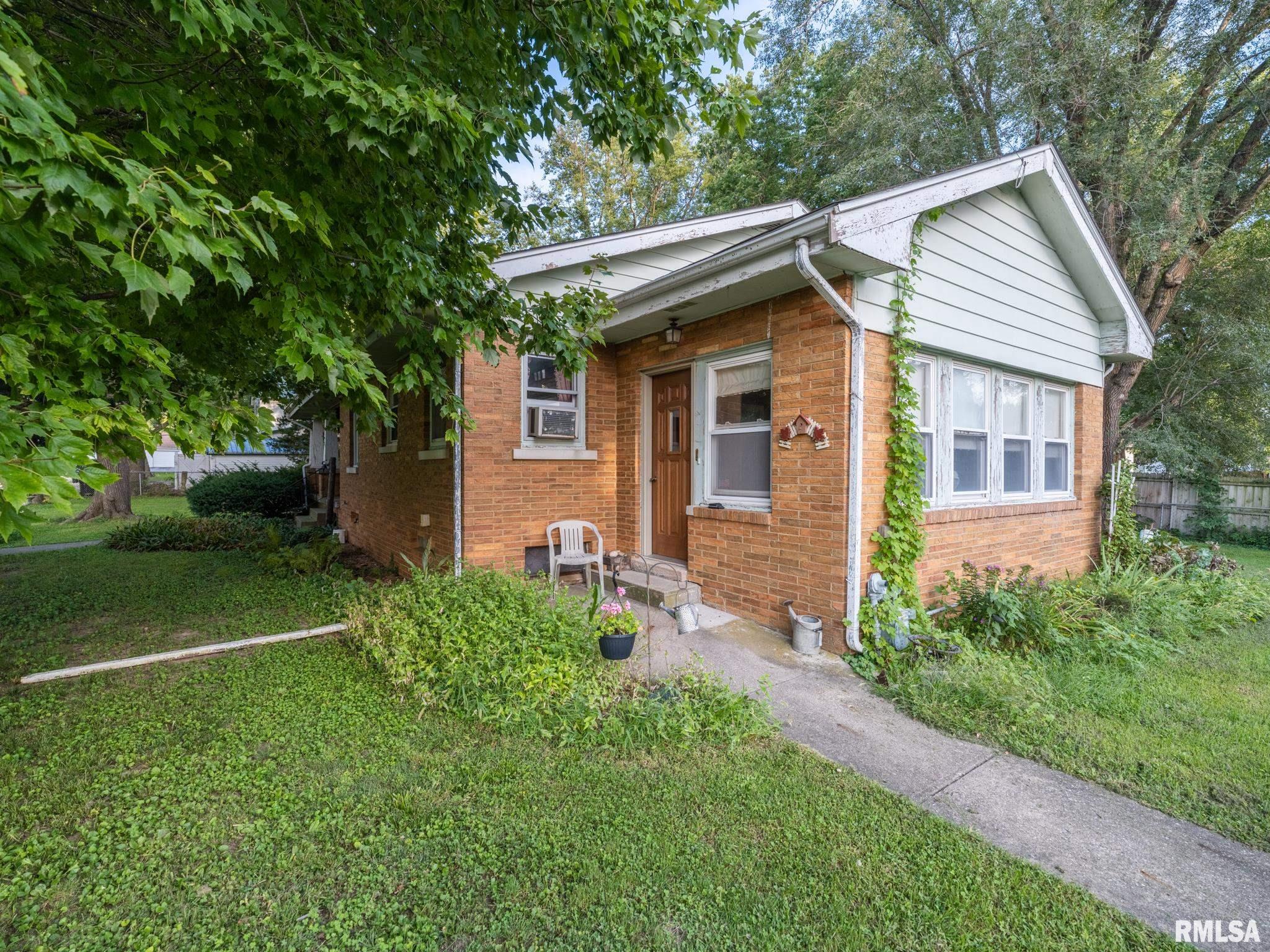 304 DAVIS Court
