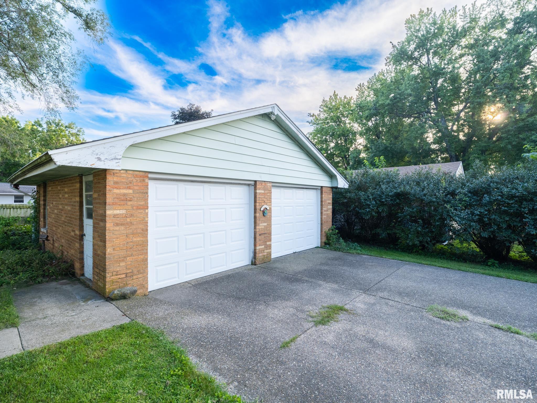 304 DAVIS Court