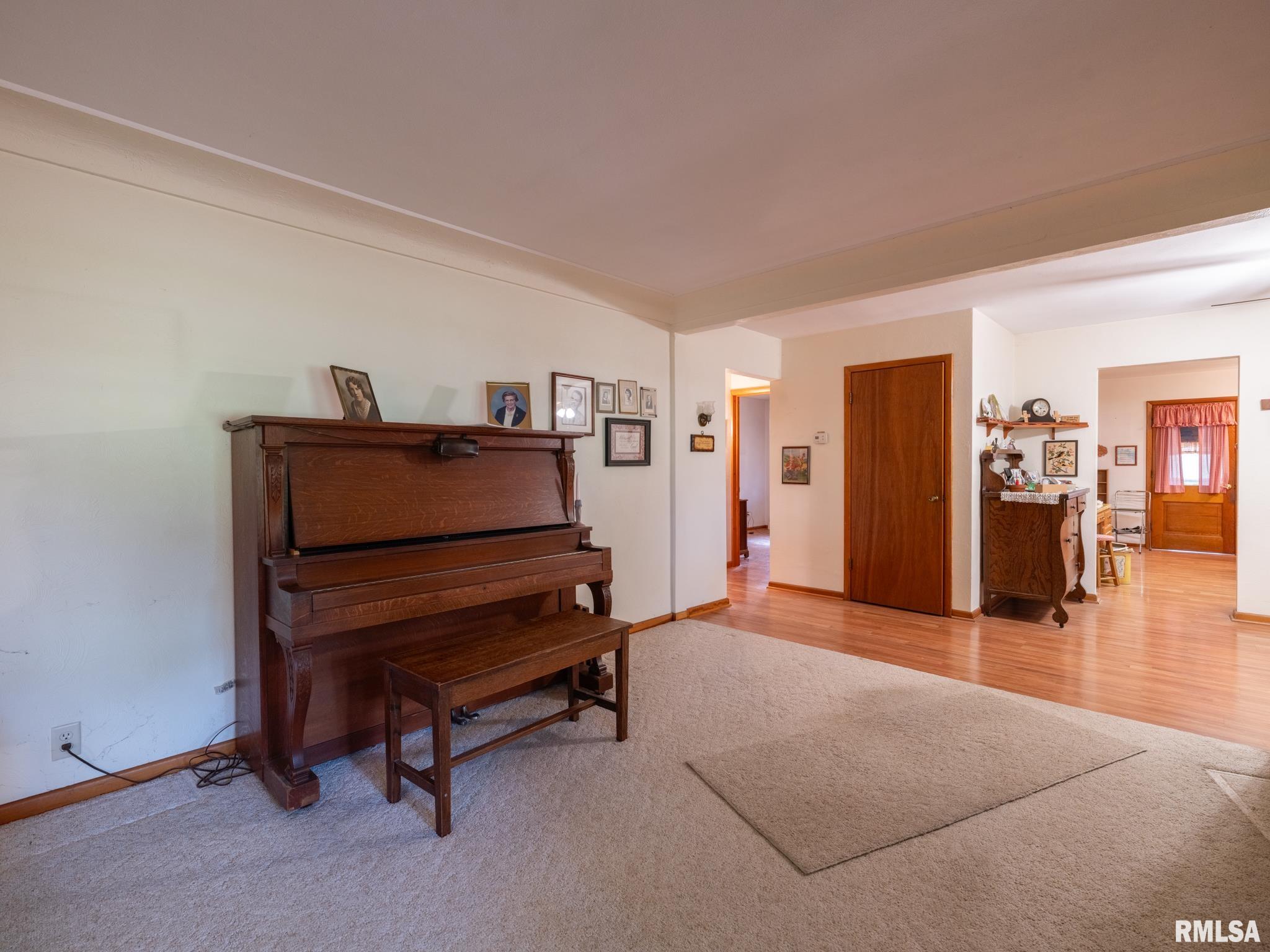 304 DAVIS Court