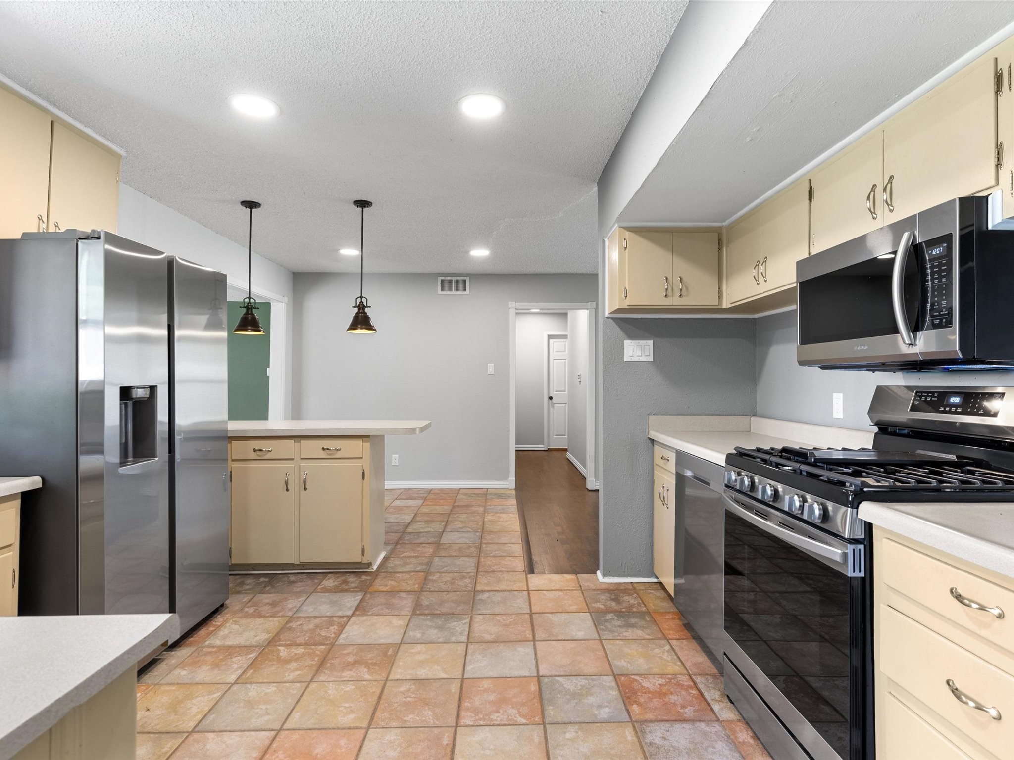 112 W Cedar Street