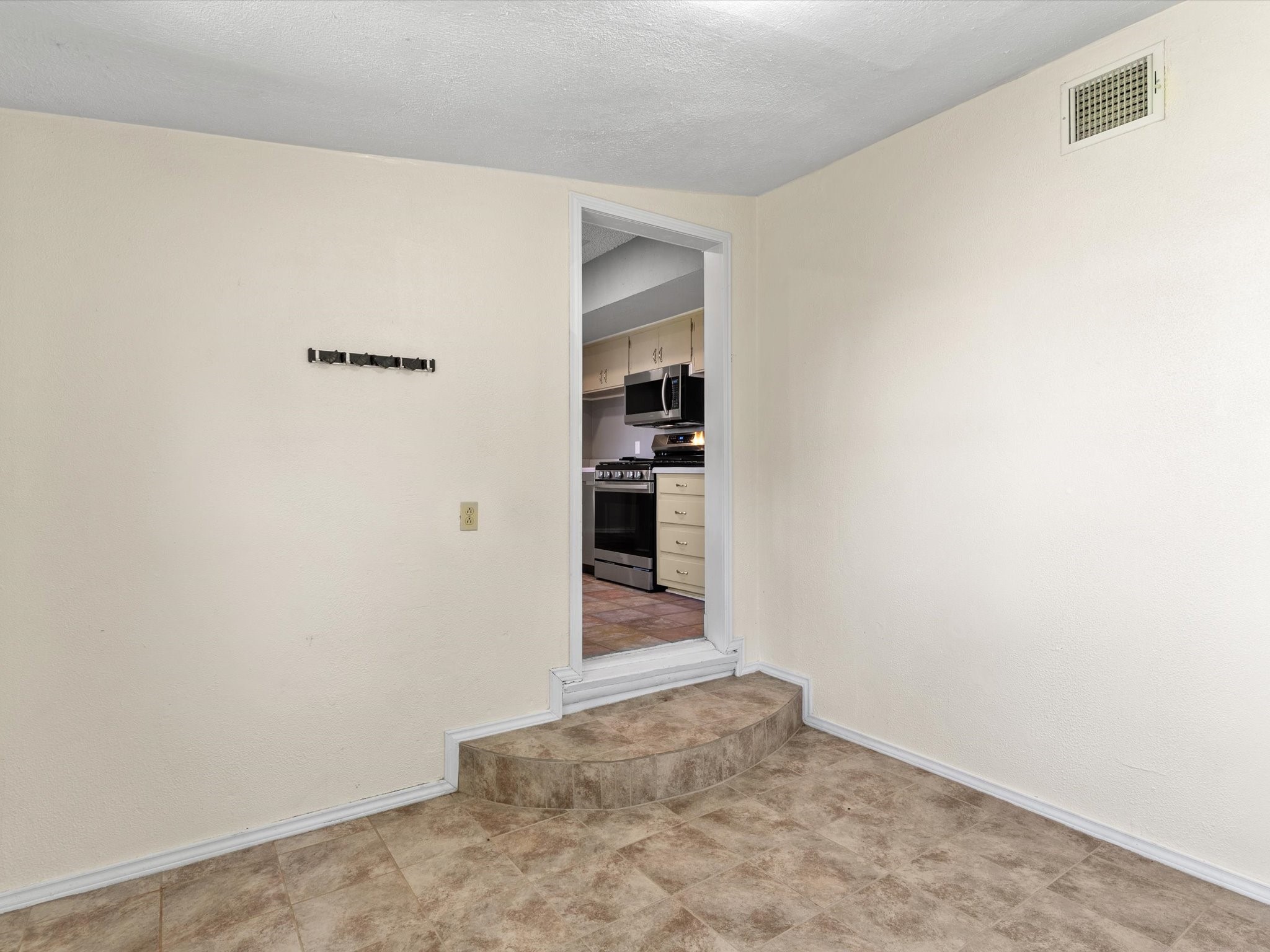 112 W Cedar Street