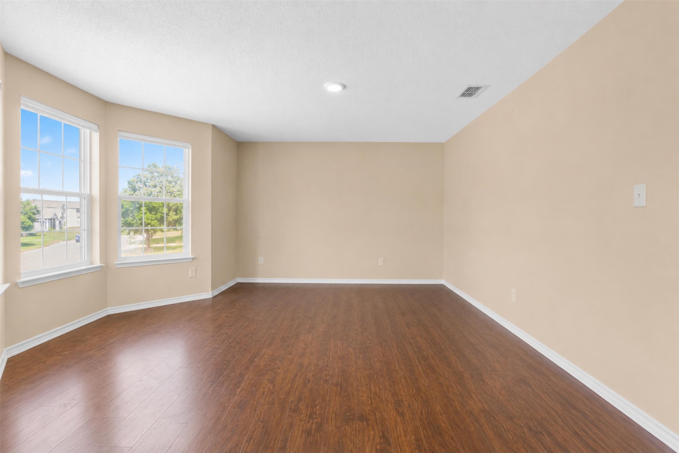 1128 Kensington Drive