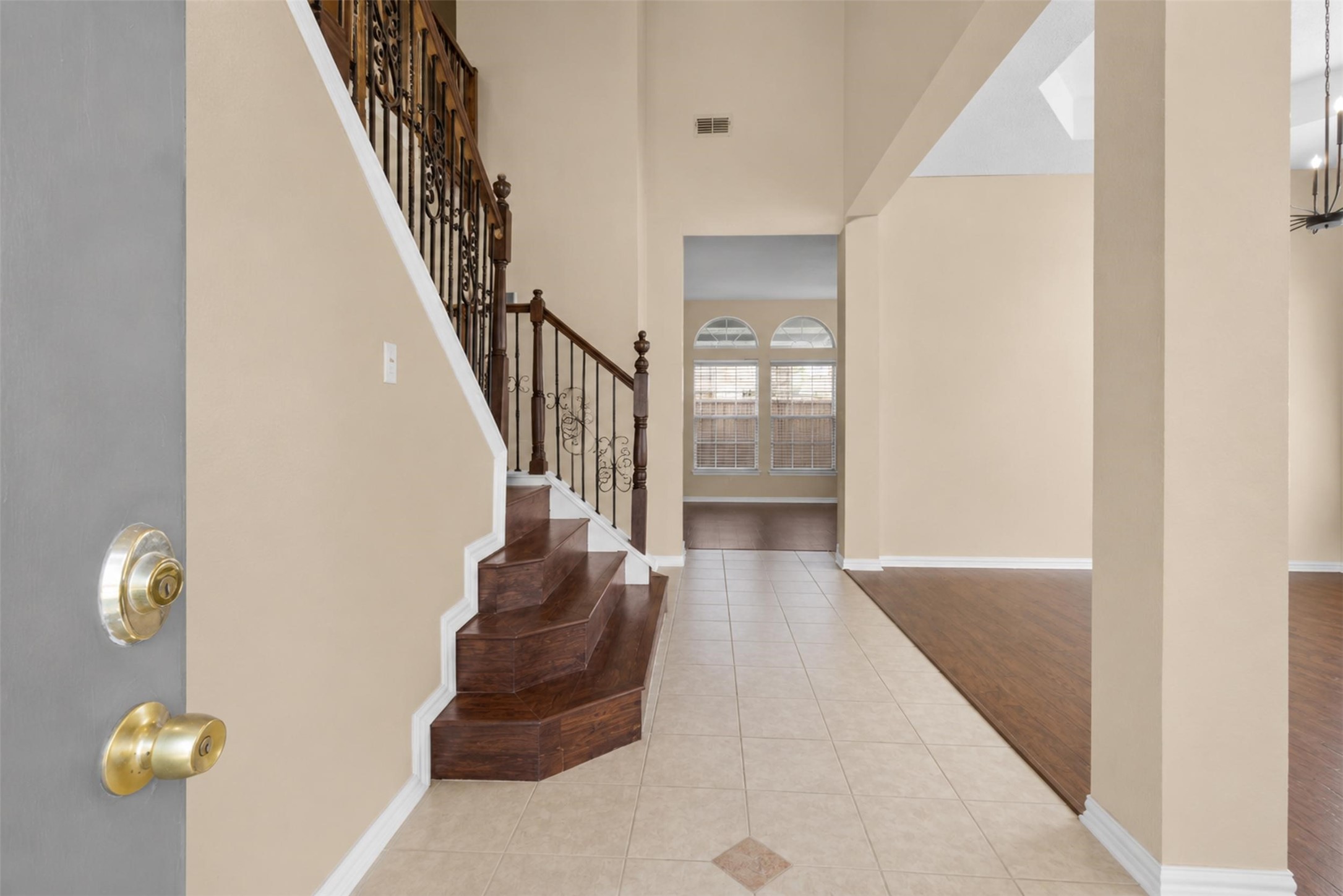 1128 Kensington Drive