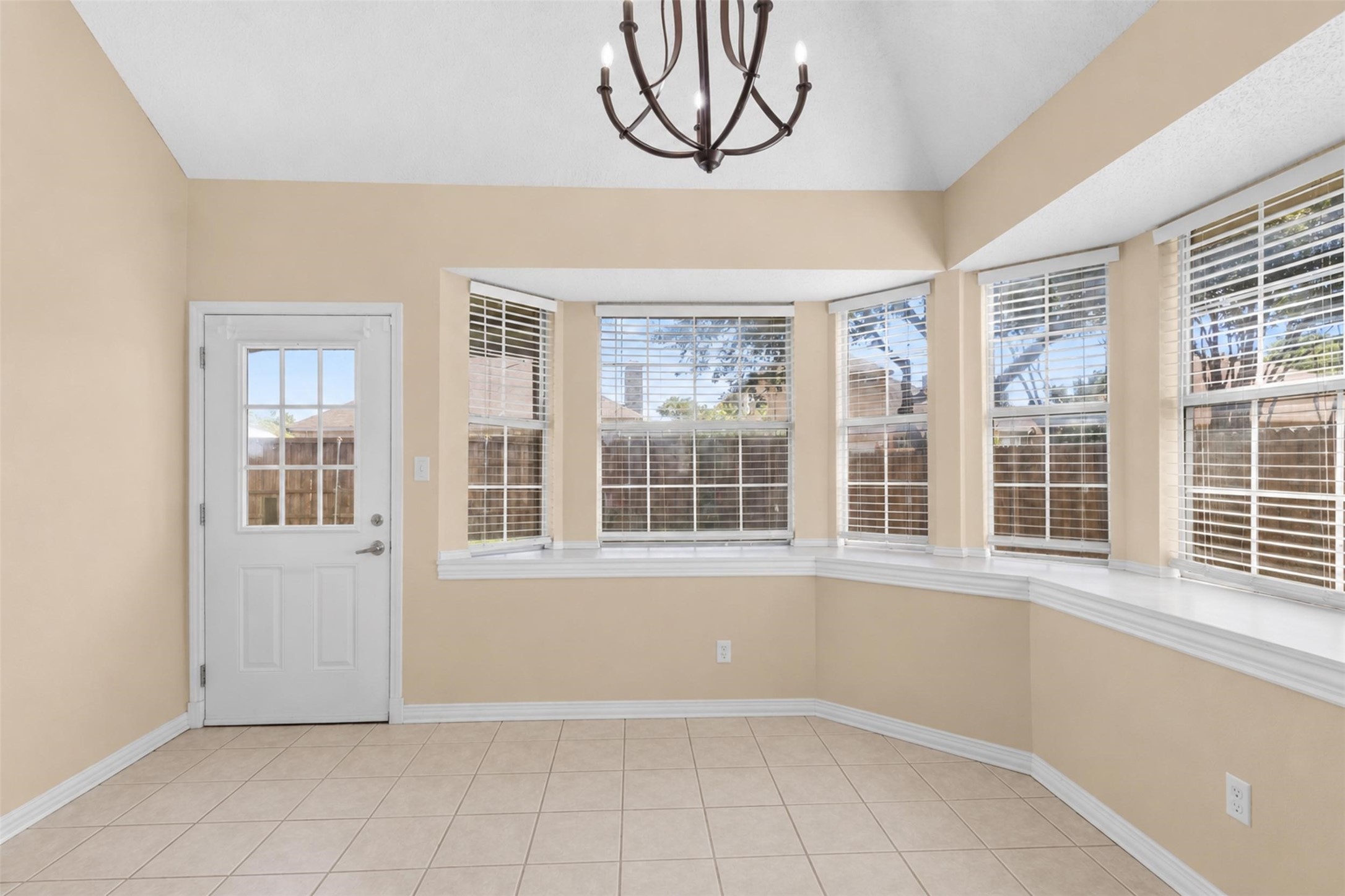1128 Kensington Drive