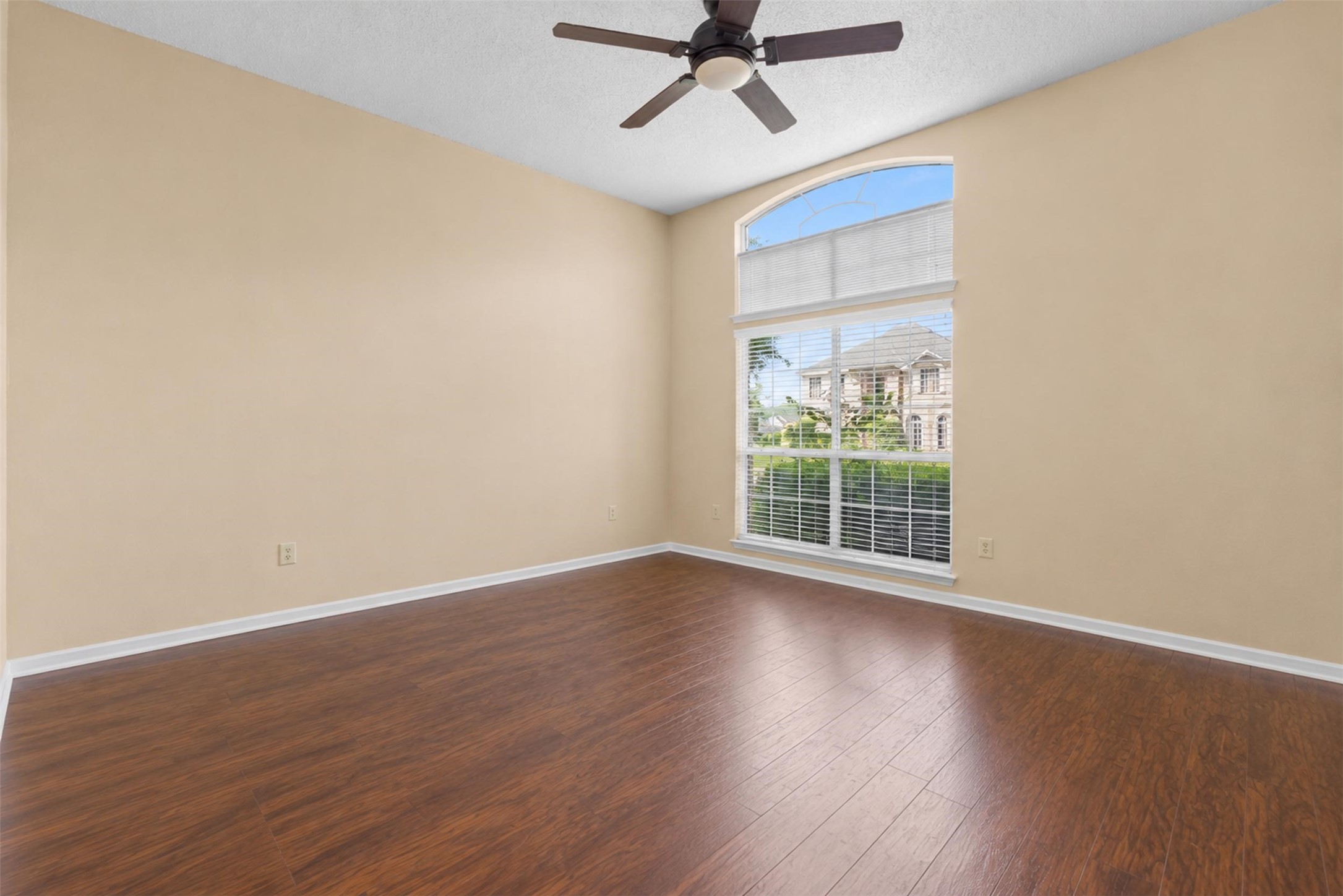 1128 Kensington Drive