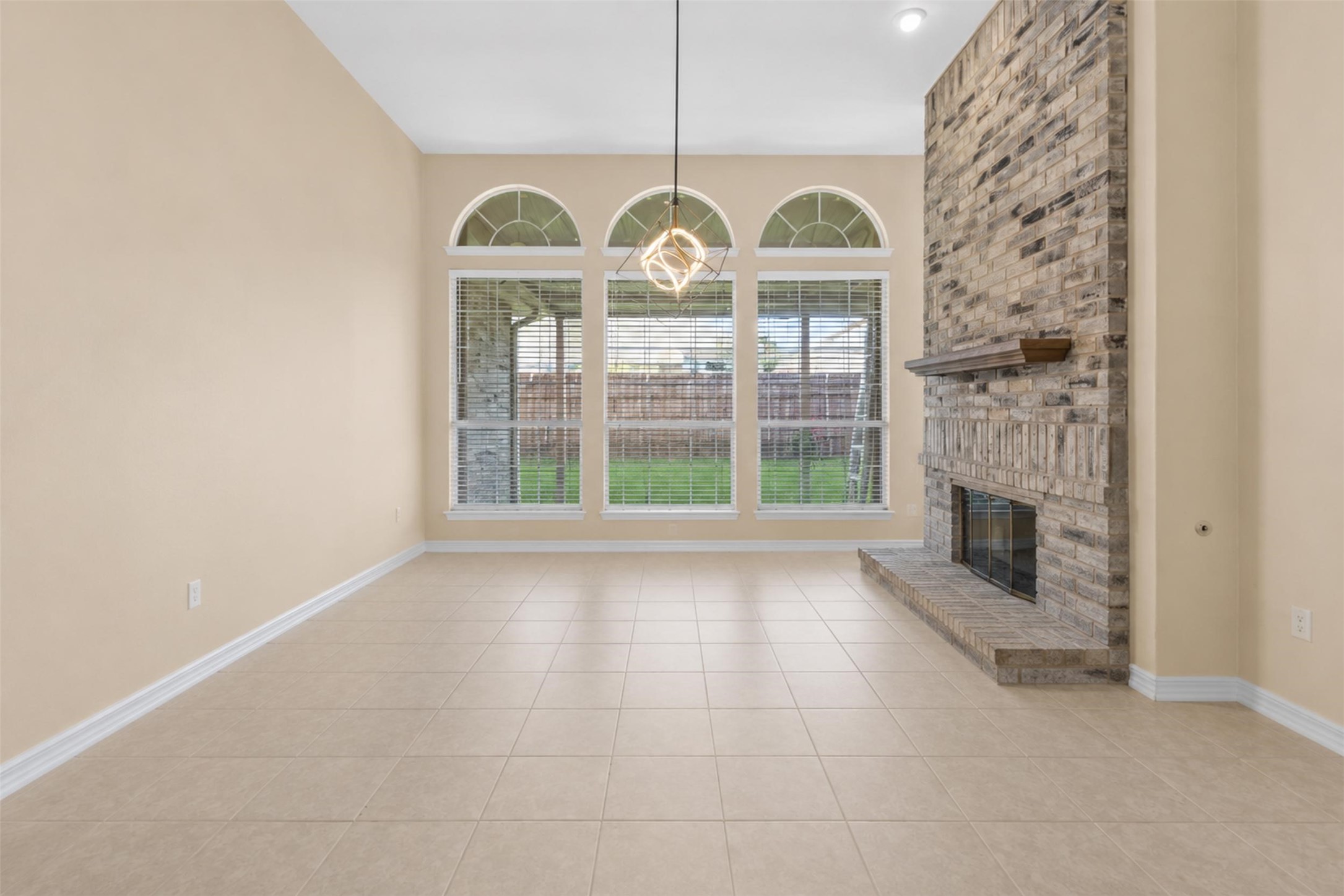 1128 Kensington Drive