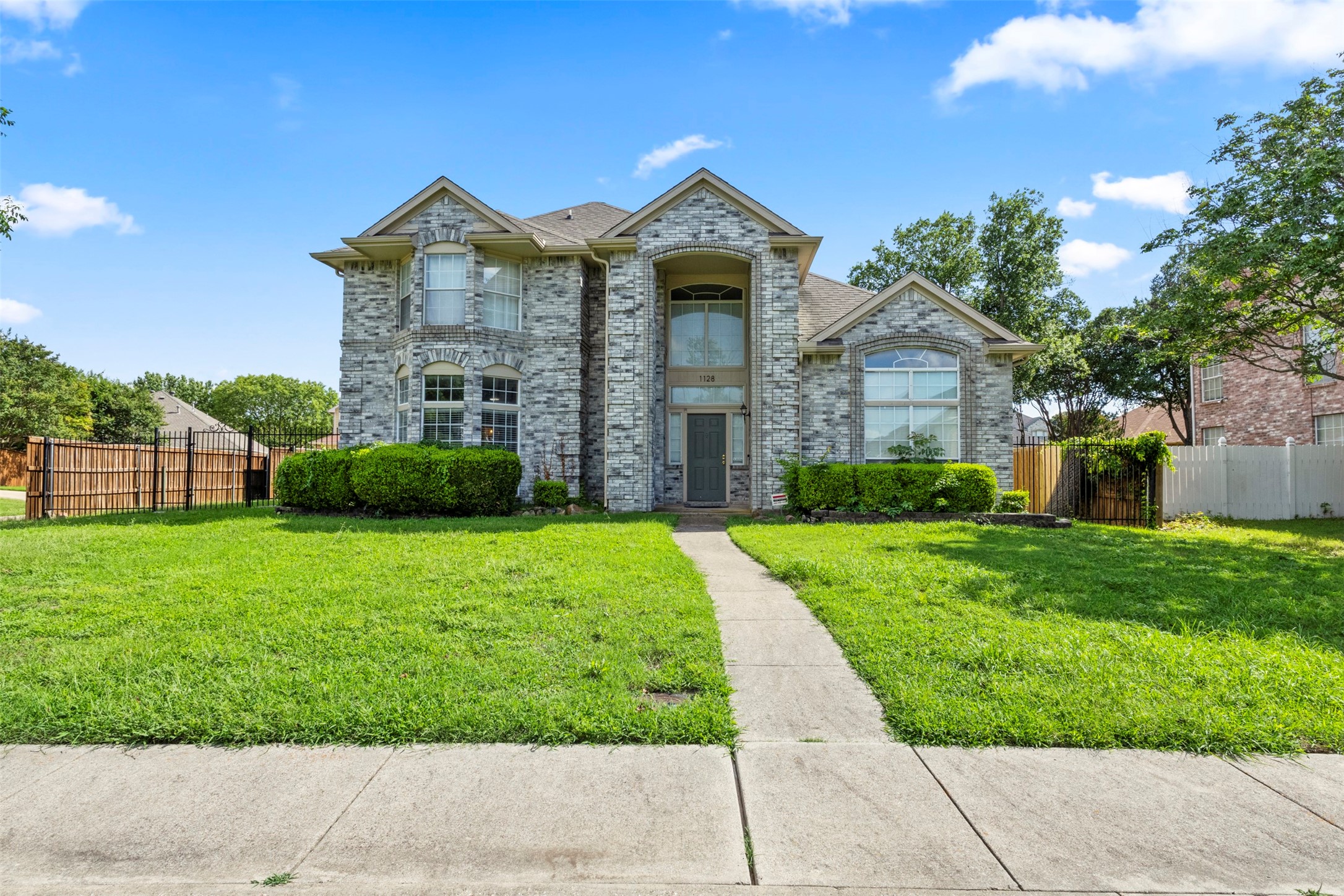 1128 Kensington Drive